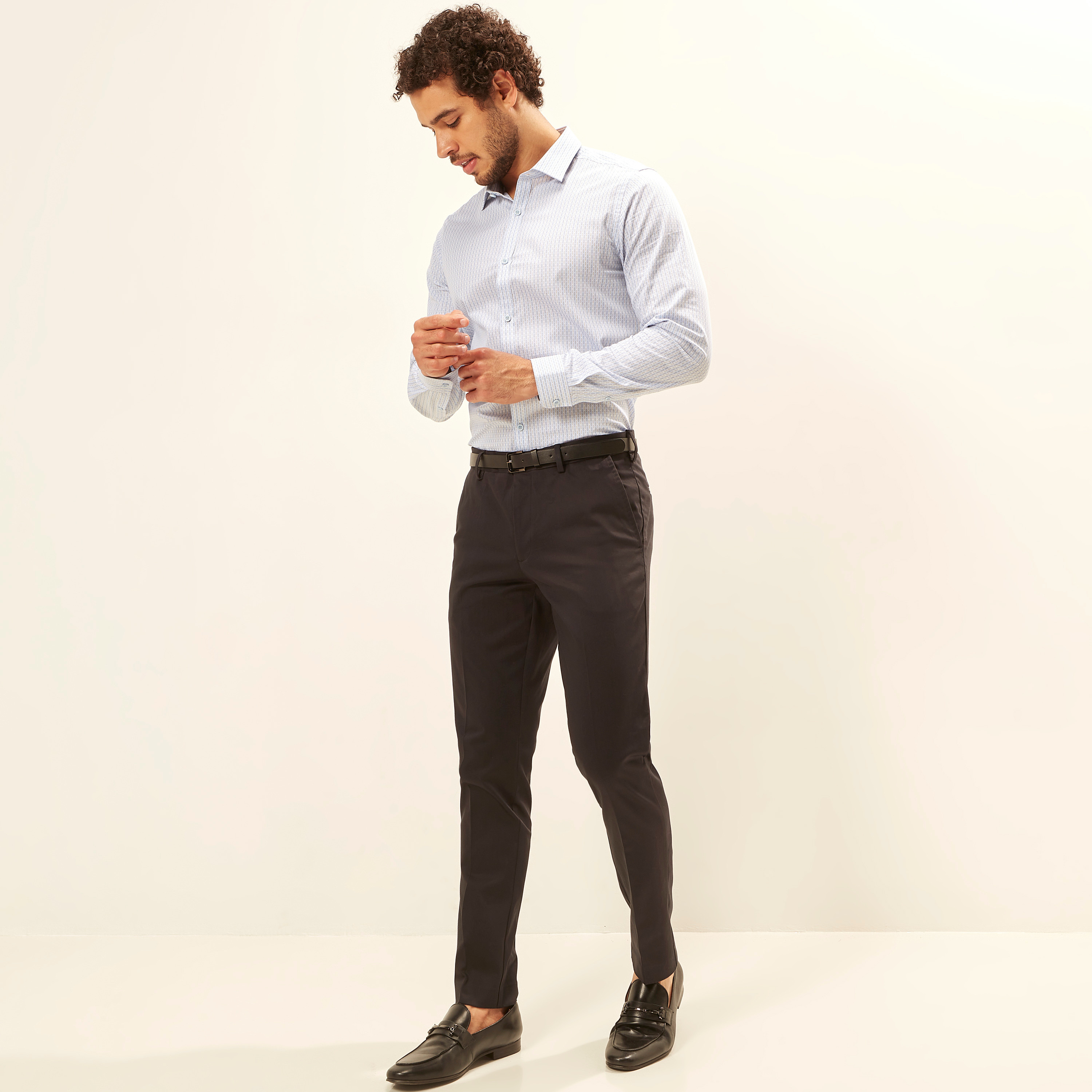 بنطلون سادة بخصر مرن وحزام وجيوب-men-clothing-bottoms-trousersandchinos-trousers-image-11