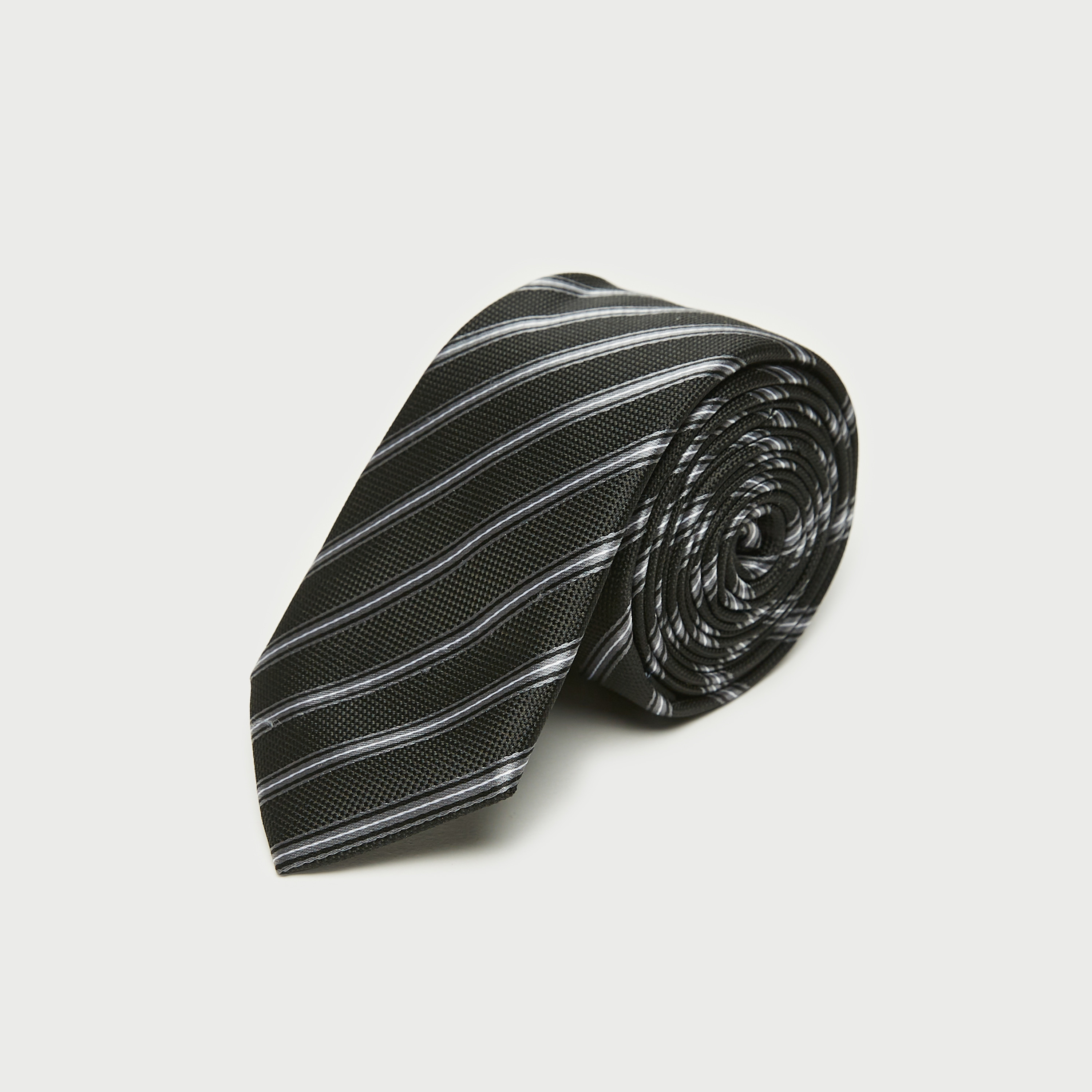 ربطة عنق مخطّطة بحلقة تثبيت-men-tiesandcufflinks-pocketsquares-image-2
