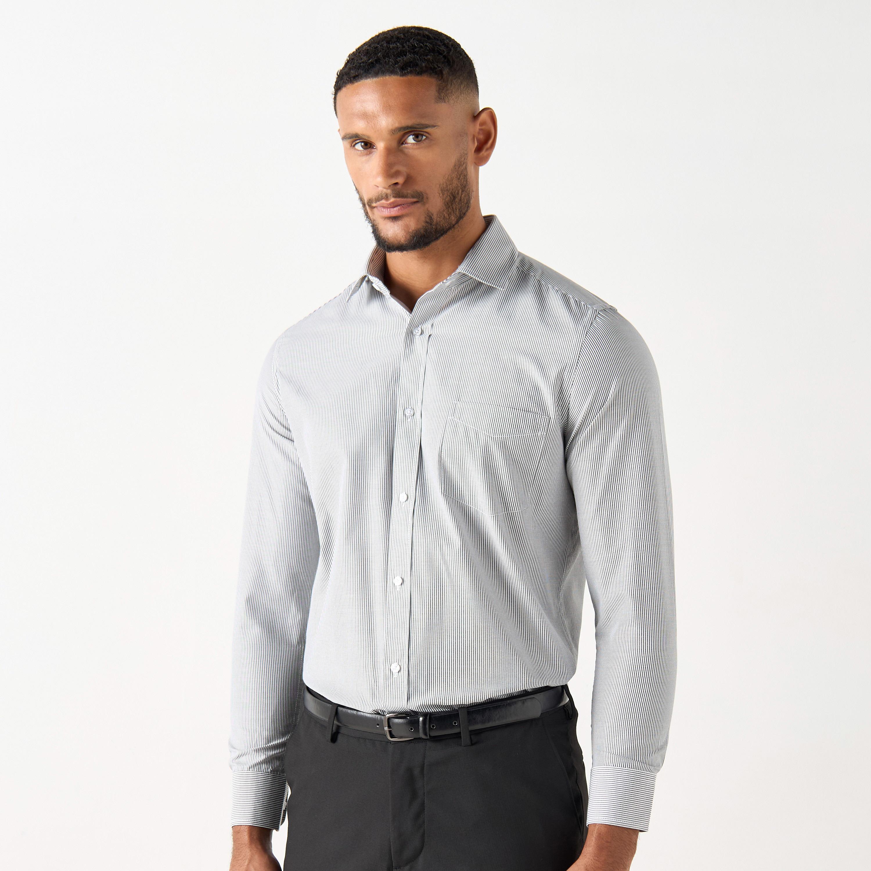 قميص رسمي مخطط بقصة عادية وأكمام طويلة وجيب-men-clothing-shirts-image-1