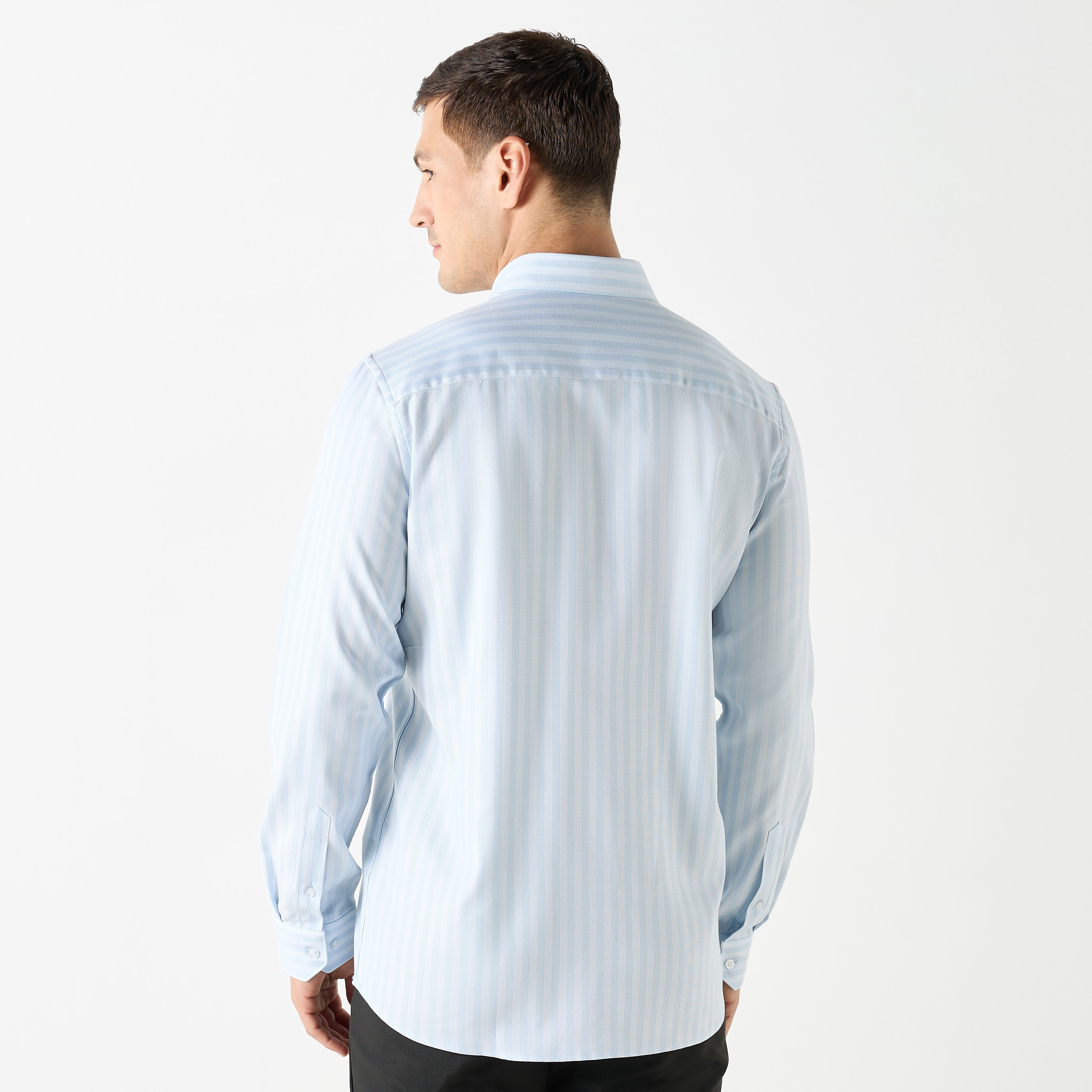 قميص مخطط بياقة وقصّة عادية وأكمام طويلة-men-clothing-shirts-image-8