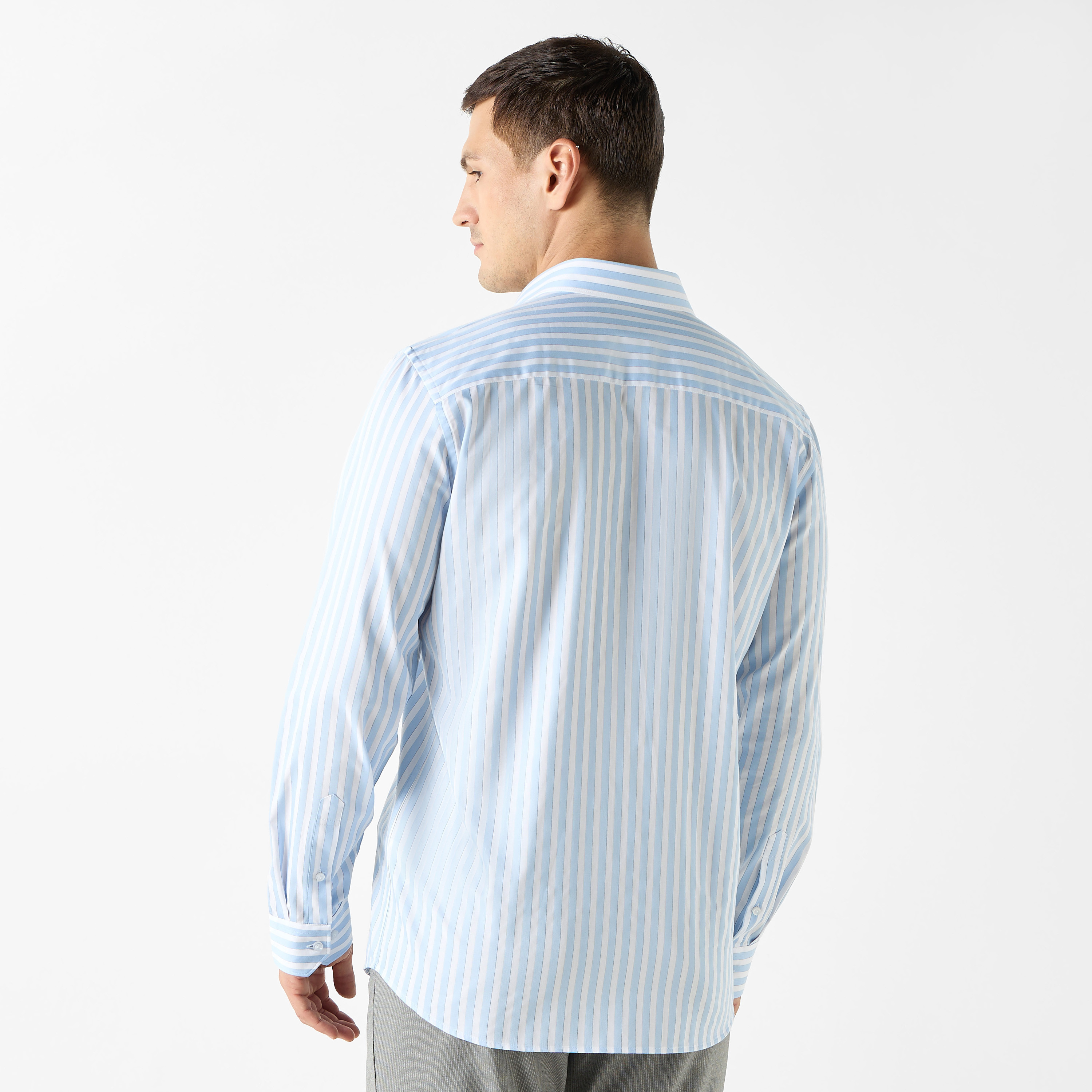 قميص مخطط بياقة وقصّة عادية وأكمام طويلة-men-clothing-shirts-image-3