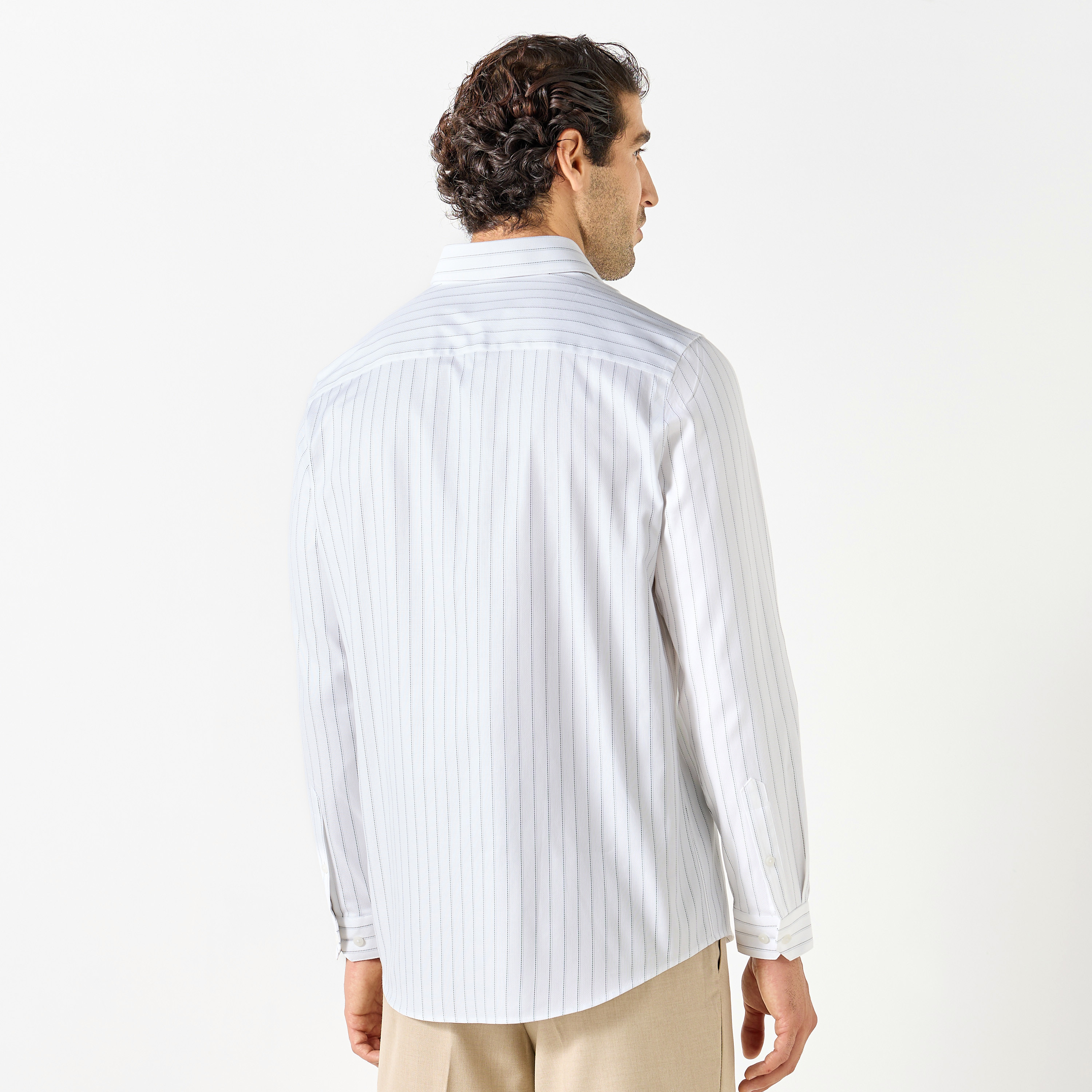 قميص مخطط بقصّة عادية وأكمام طويلة-men-clothing-shirts-image-3