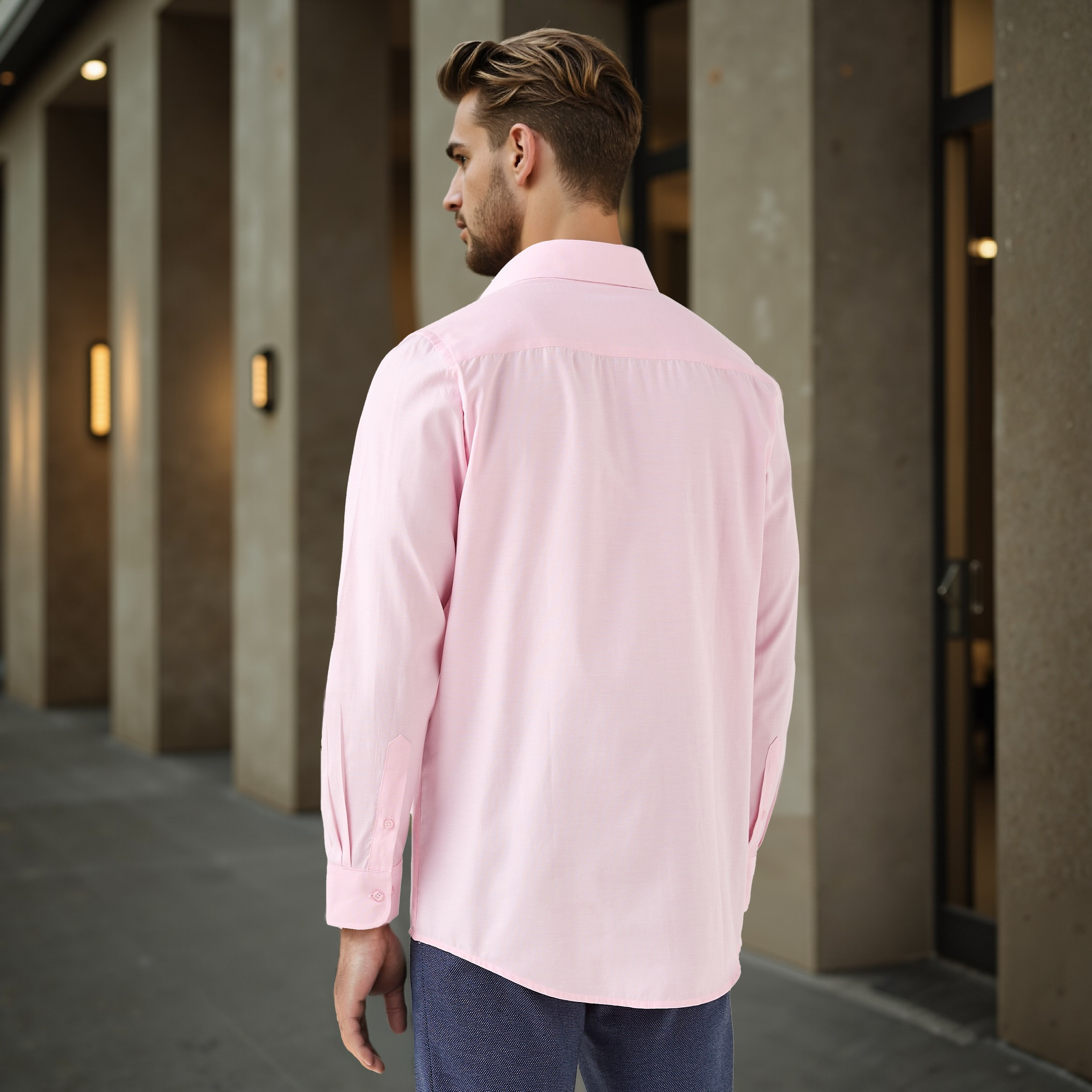 قميص كاروهات بقصة عادية وياقة وجيب على الصدر-men-clothing-shirts-image-3