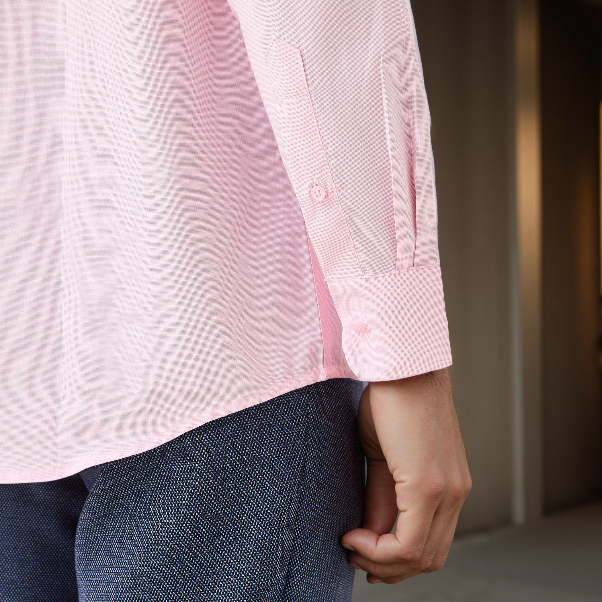 قميص كاروهات بقصة عادية وياقة وجيب على الصدر-men-clothing-shirts-image-5