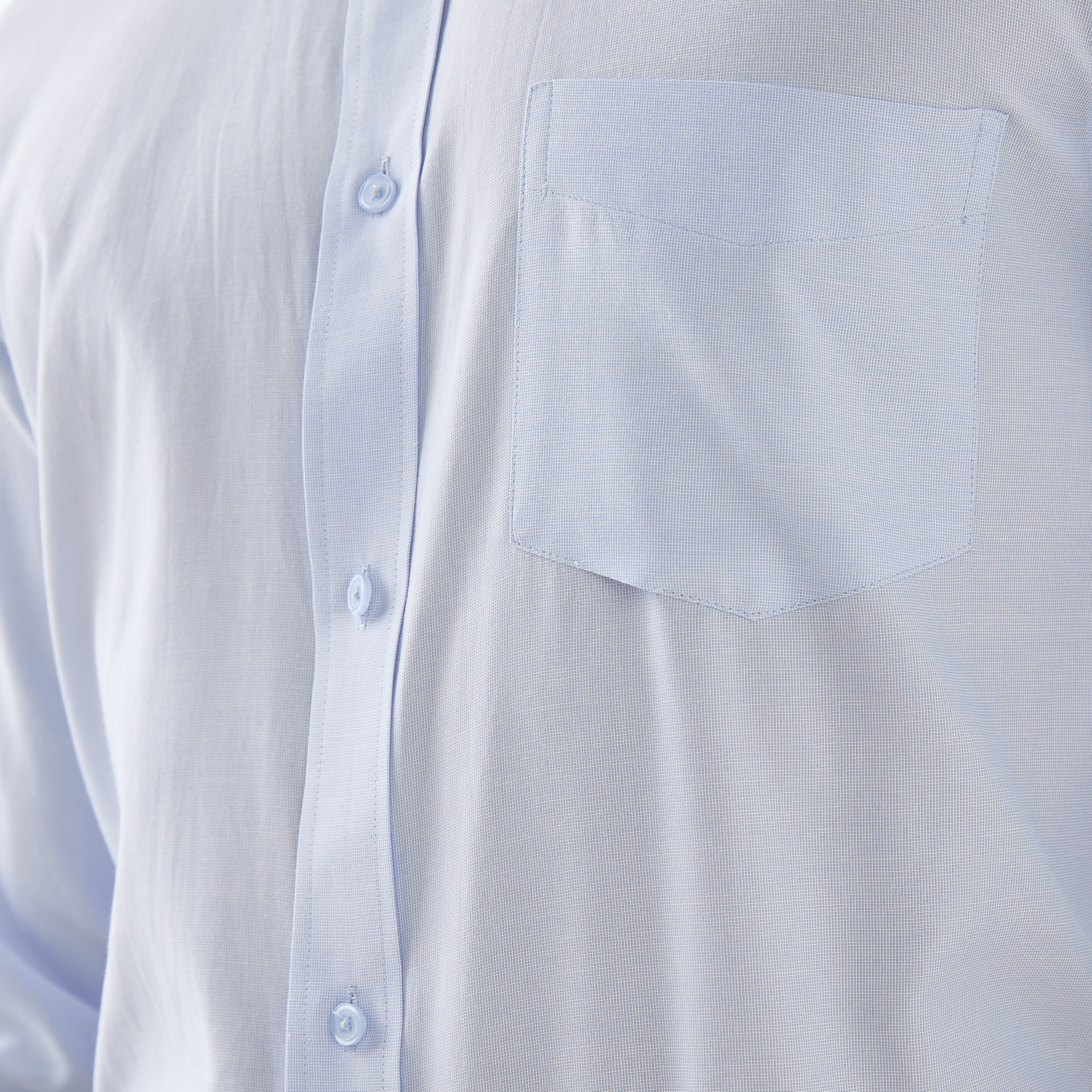 قميص مقلم بقصة عادية وياقة وجيب على الصدر-men-clothing-shirts-image-6
