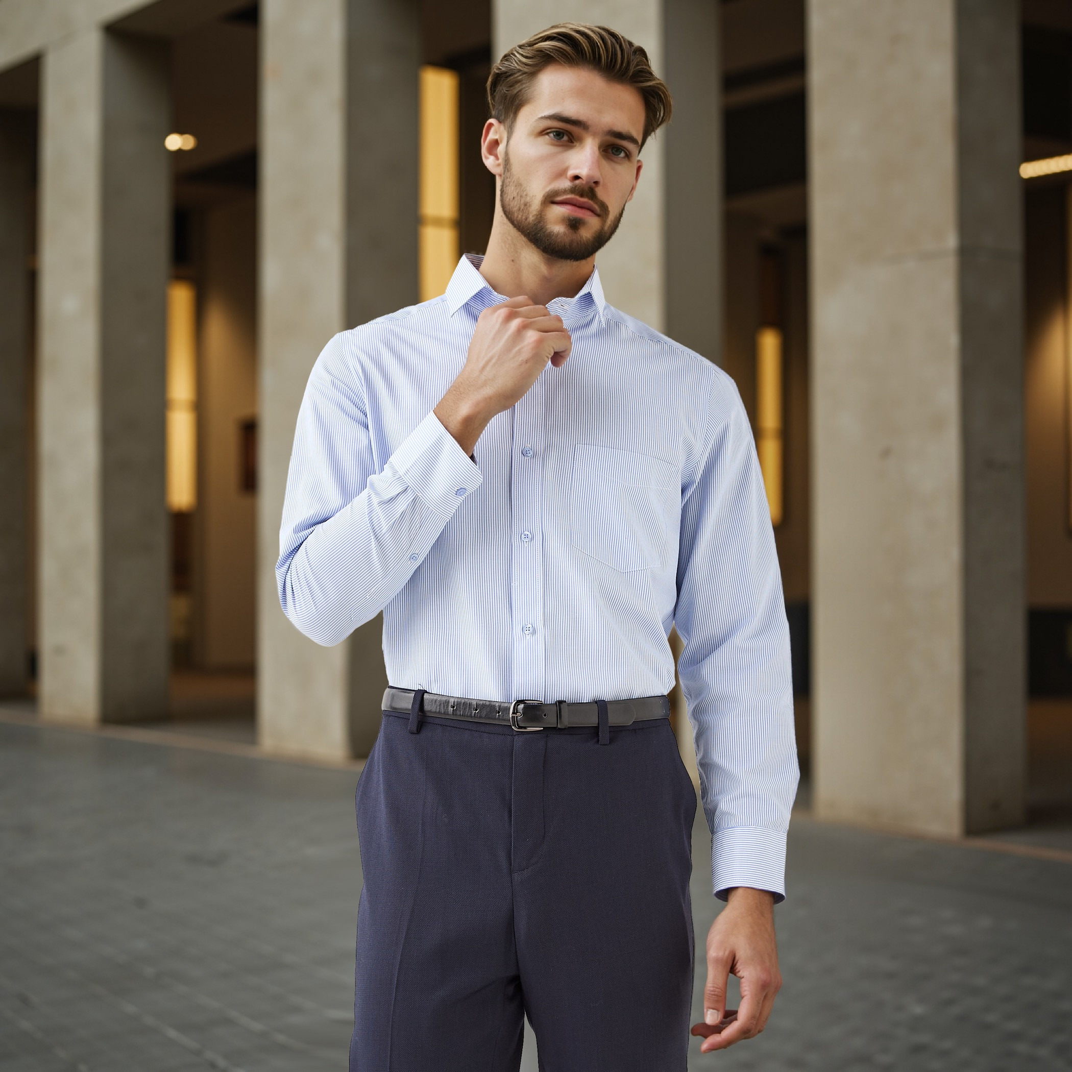 قميص مقلم بقصة عادية وياقة وجيب على الصدر-men-clothing-shirts-image-1