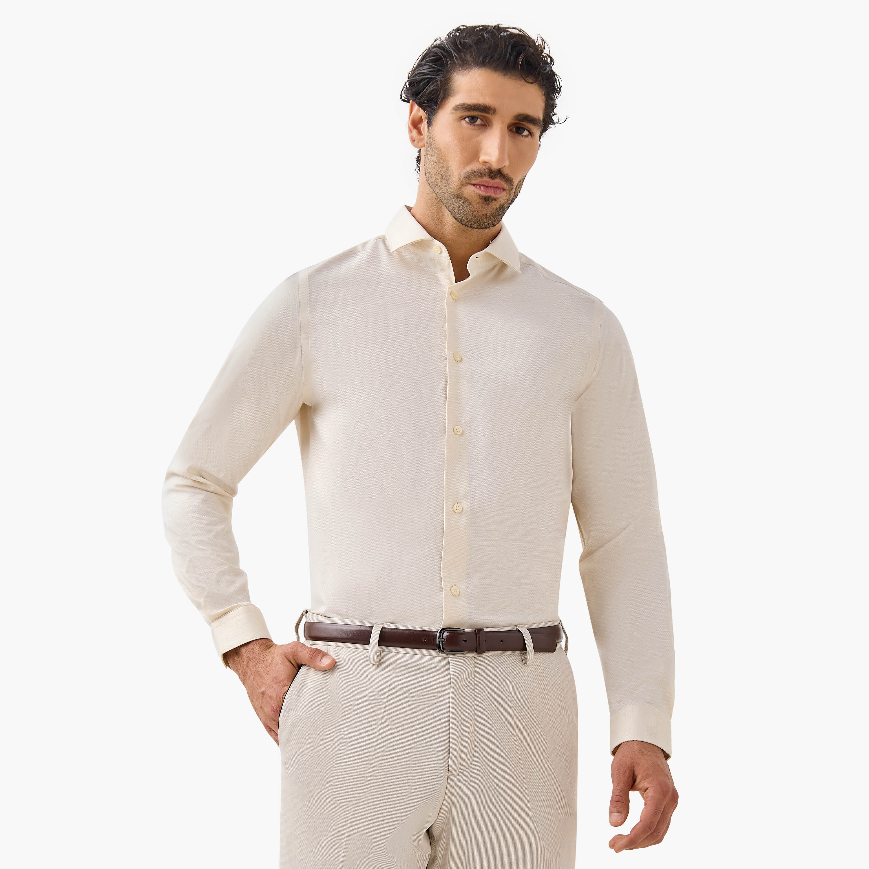 قميص بارز الملمس بقصّة عادية وأكمام طويلة-men-clothing-shirts-image-1