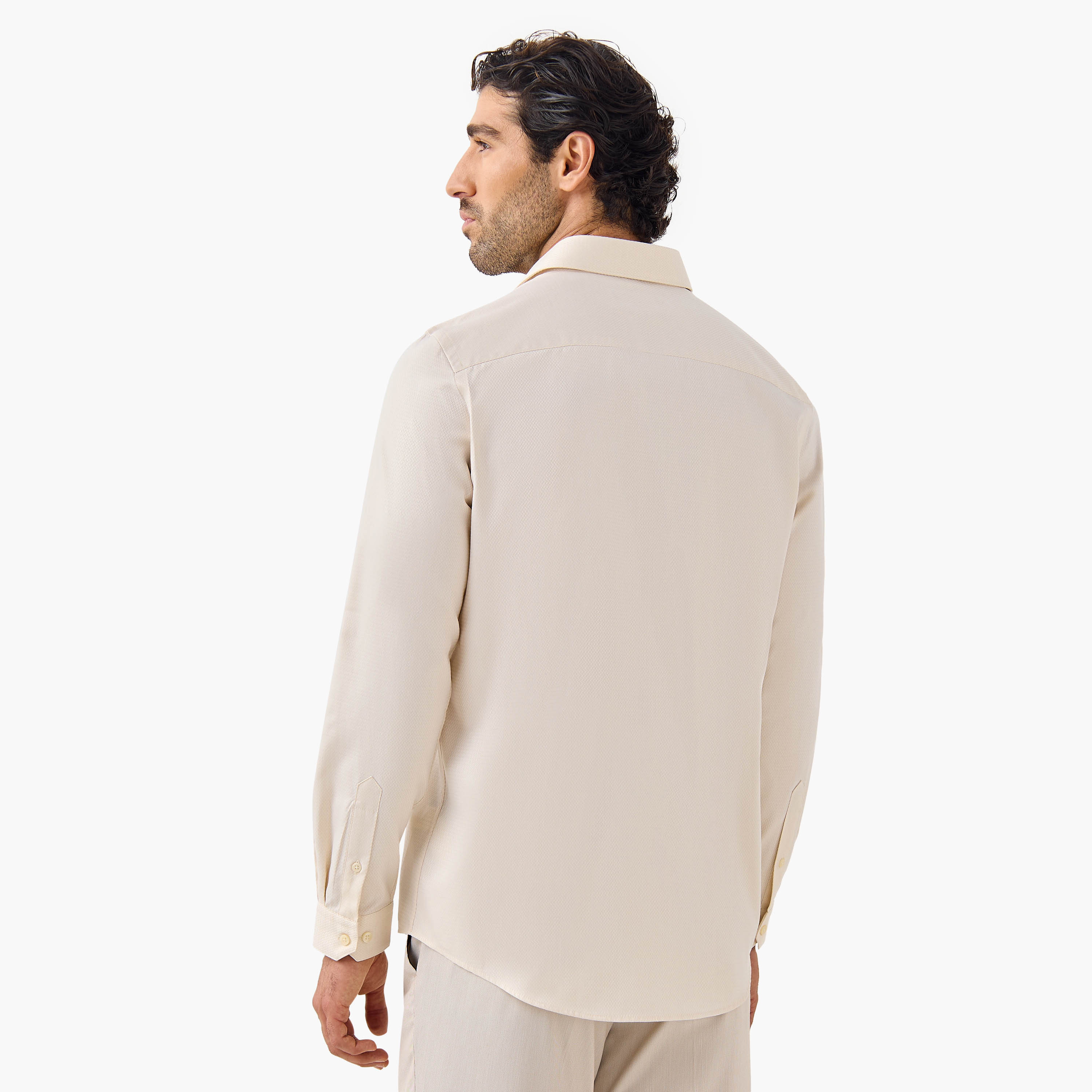 قميص بارز الملمس بقصّة عادية وأكمام طويلة-men-clothing-shirts-image-3