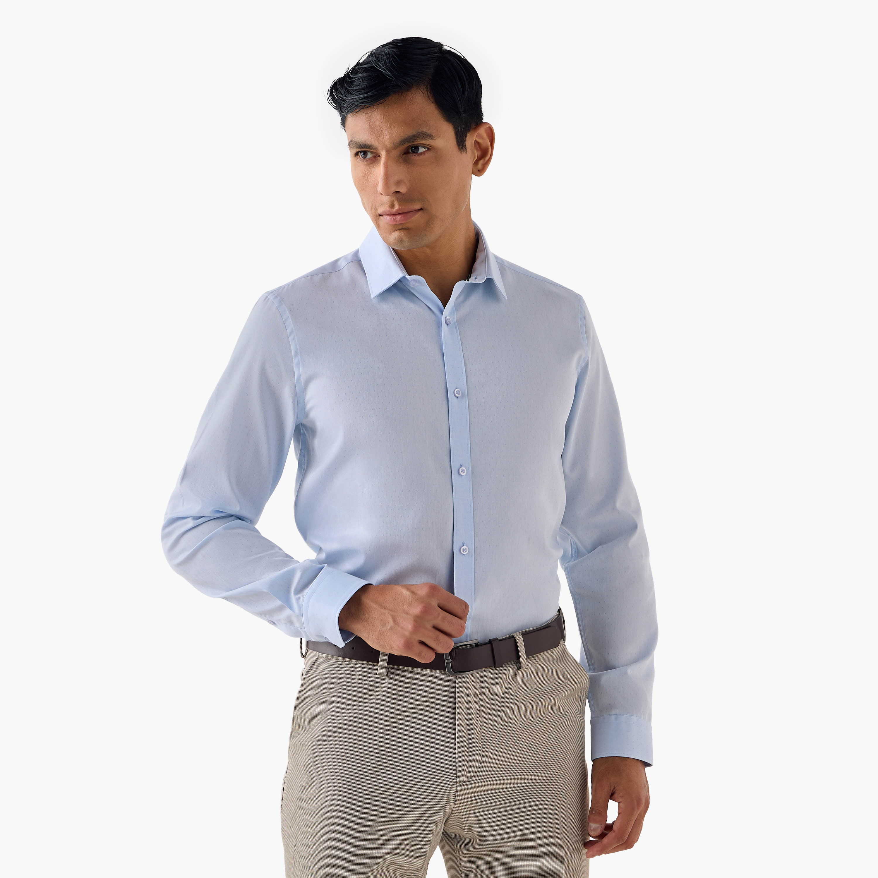 قميص بارز الملمس بياقة وقصة عادية-men-clothing-shirts-image-1