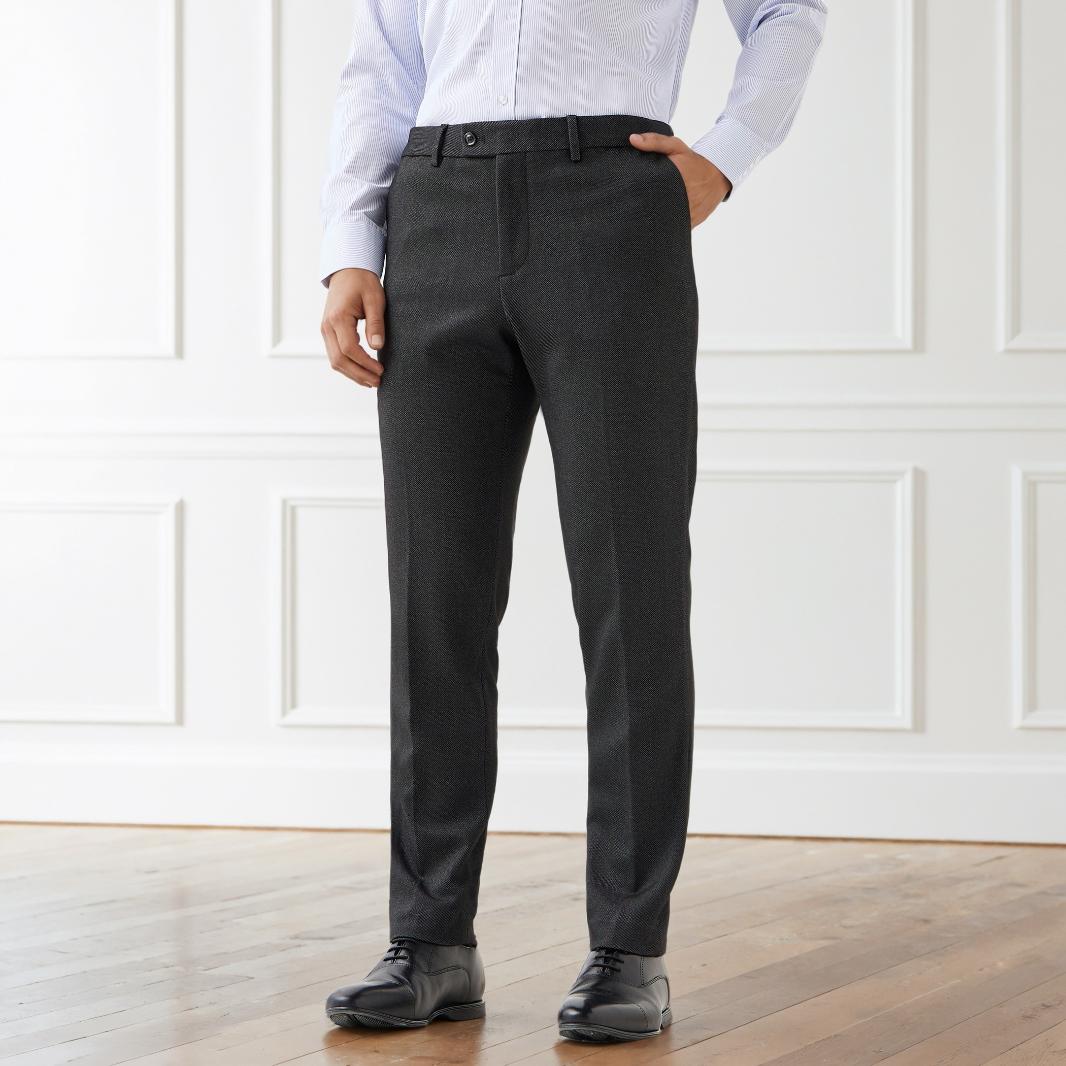 بنطلون رسمي تويل بقصة ضيقة وخصر مرن وملمس بارز-men-clothing-bottoms-trousersandchinos-trousers-image-1