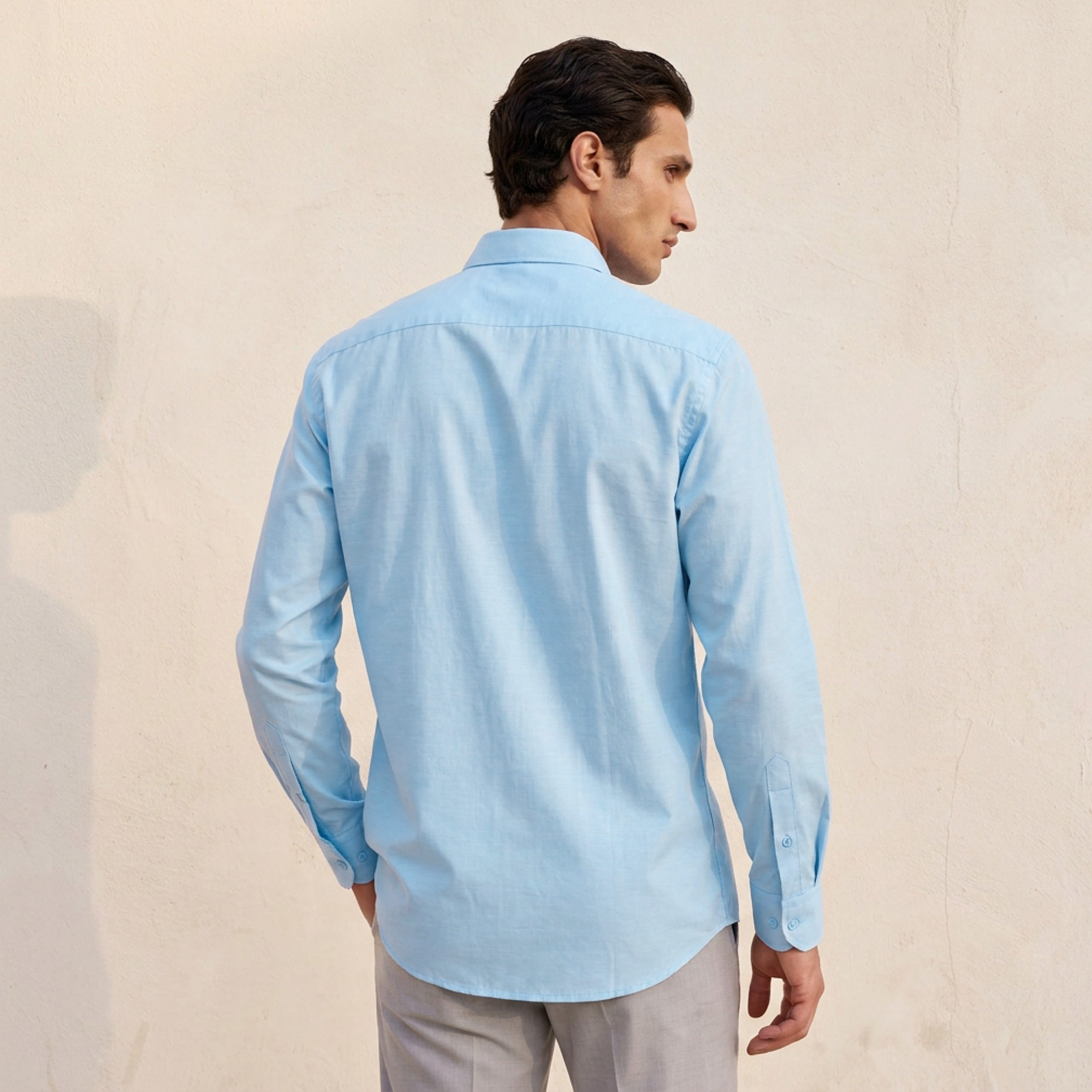 قميص بارز الملمس بأكمام طويلة وقصة وياقة مريحة-men-clothing-shirts-image-3