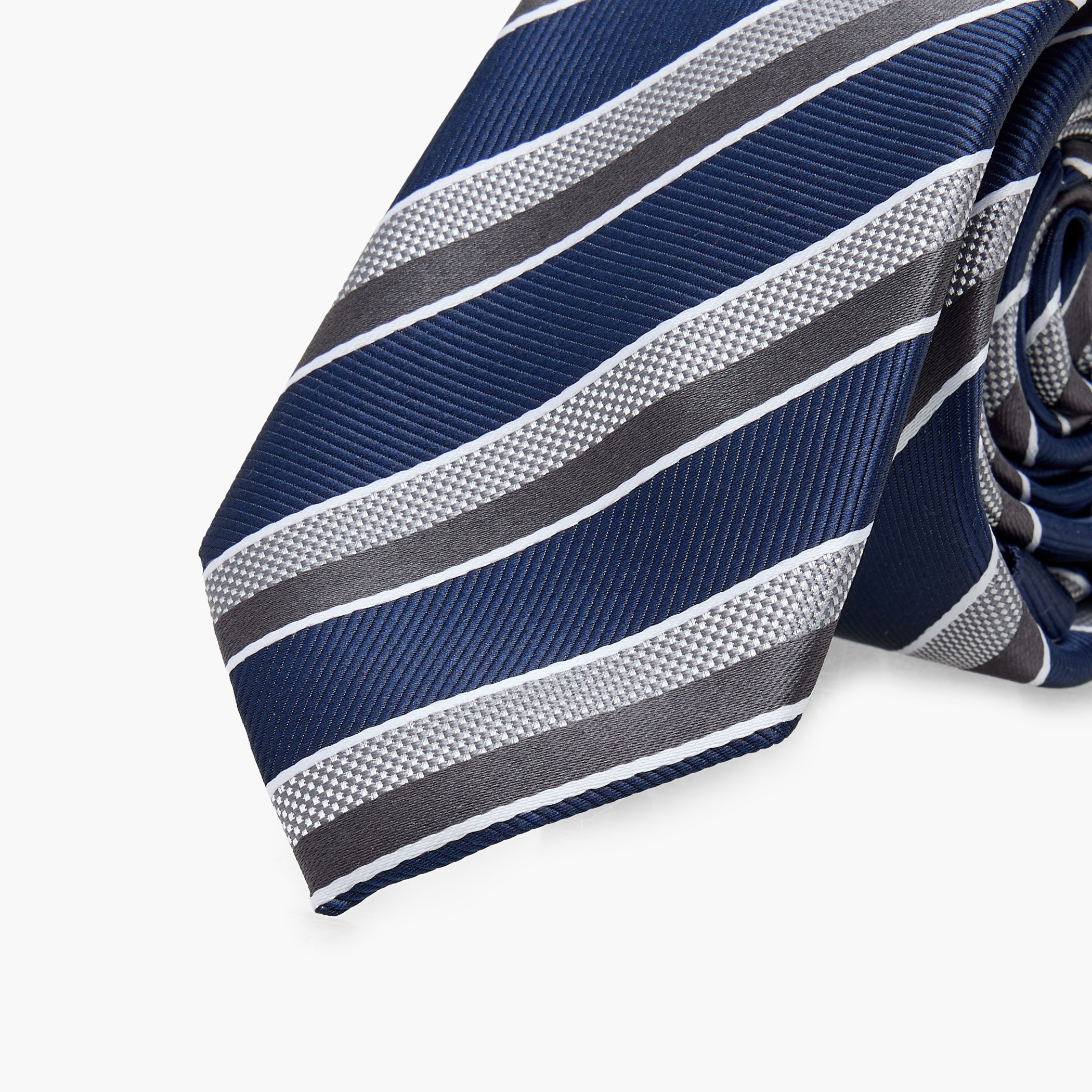 ربطة عنق رسمية مخططة للرجال-men-tiesandcufflinks-pocketsquares-image-4