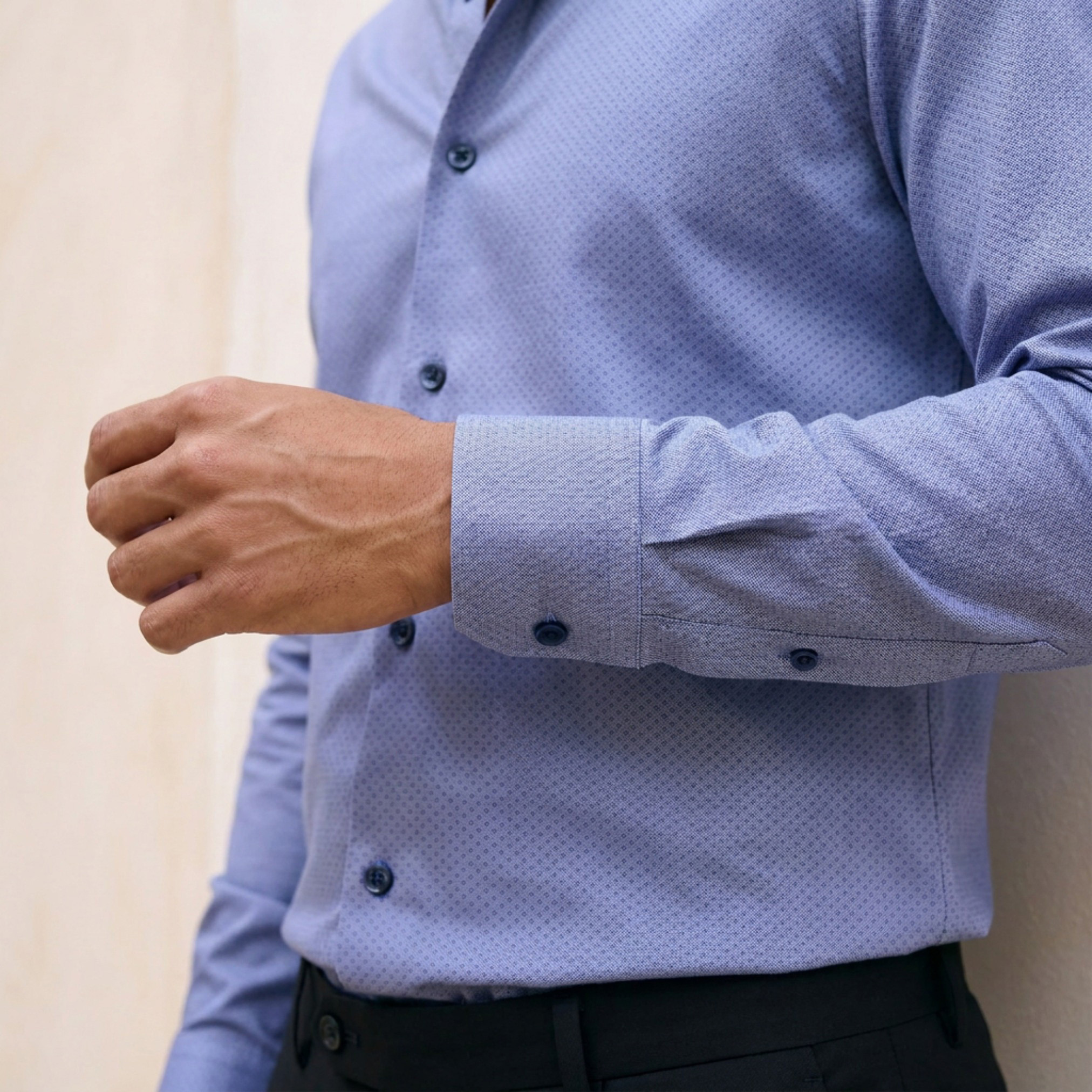 قميص بارز الملمس بقصة وياقة عادية وأكمام طويلة-men-clothing-shirts-image-6