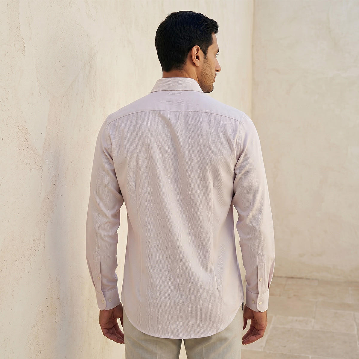 قميص دوبي بارز الملمس بقصة عادية وياقة عادية وأكمام طويلة-men-clothing-shirts-image-3