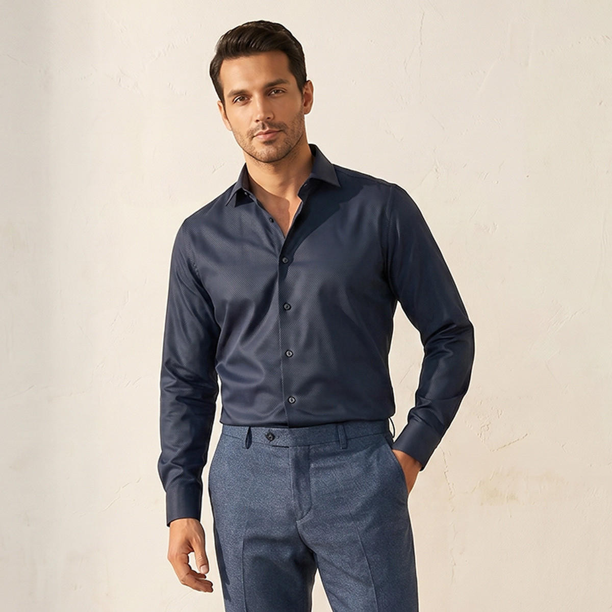 قميص دوبي بارز الملمس بقصة عادية وياقة عادية وأكمام طويلة-men-clothing-shirts-image-1
