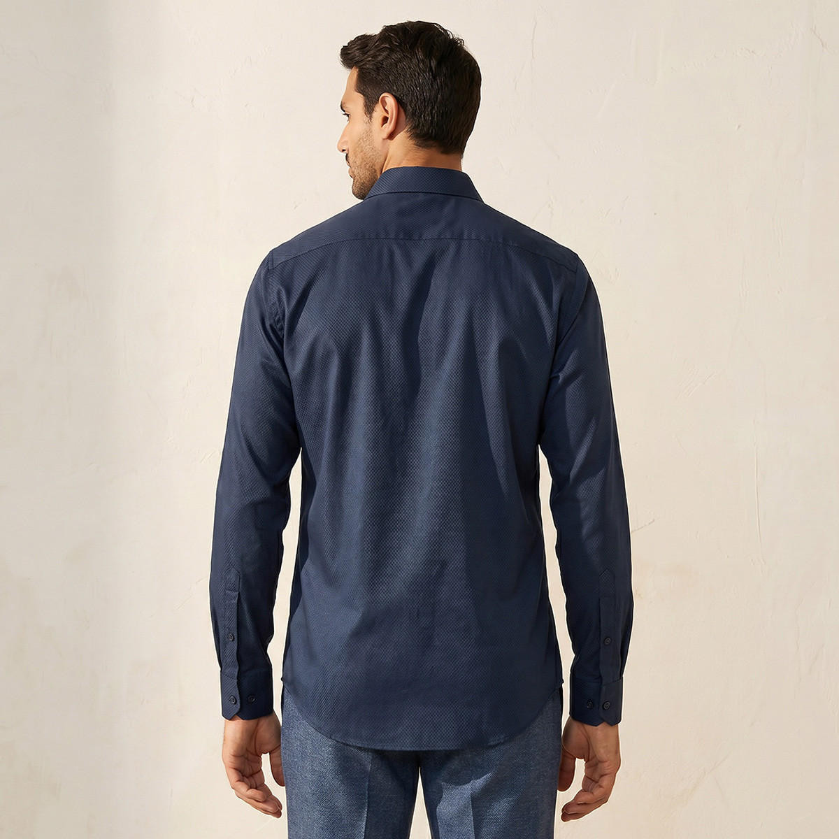 قميص دوبي بارز الملمس بقصة عادية وياقة عادية وأكمام طويلة-men-clothing-shirts-image-3