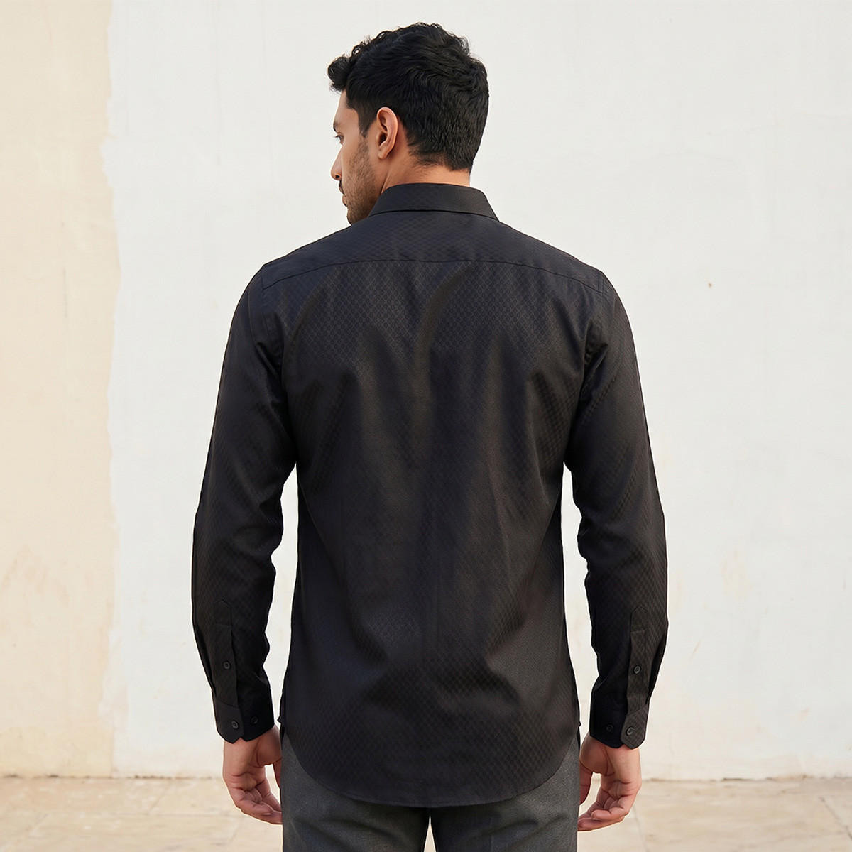 قميص دوبي بارز الملمس بقصة عادية وياقة عادية وأكمام طويلة-men-clothing-shirts-image-3