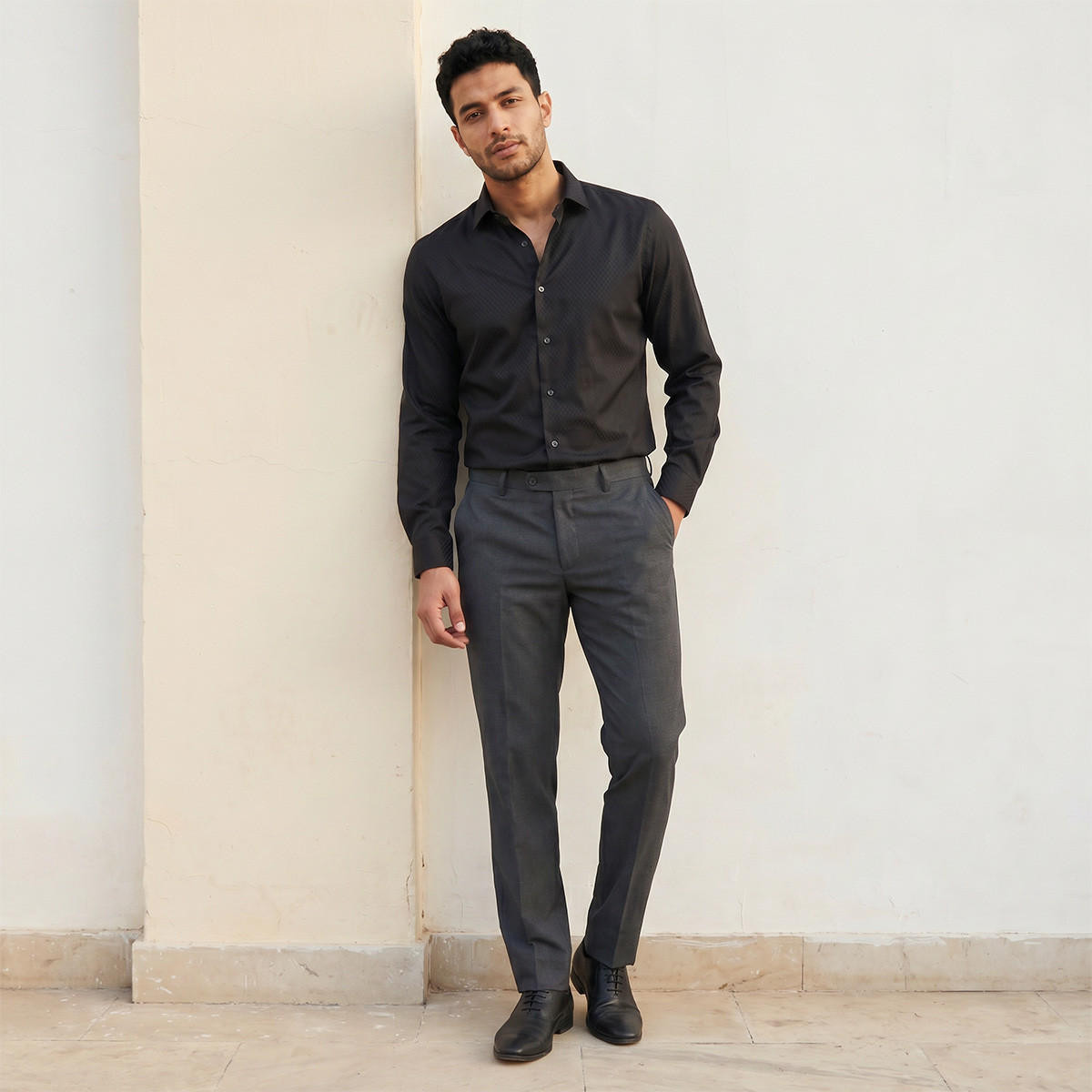 قميص دوبي بارز الملمس بقصة عادية وياقة عادية وأكمام طويلة-men-clothing-shirts-image-4