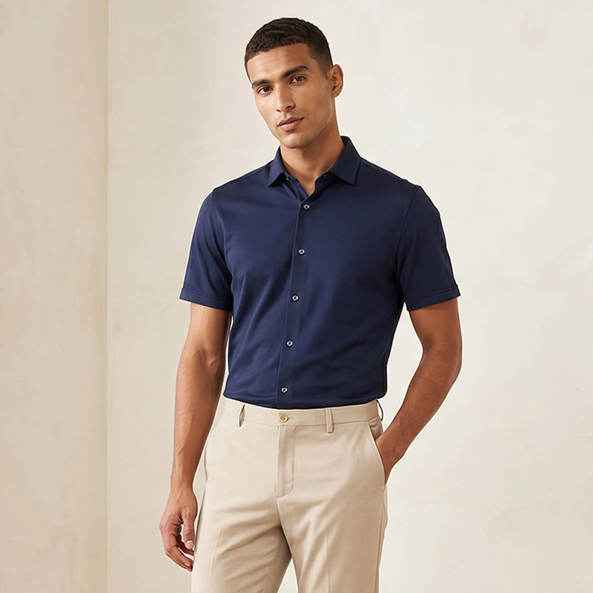 قميص بياقة كلاسيكية وقصة عادية وأكمام قصيرة-men-clothing-shirts-image-1