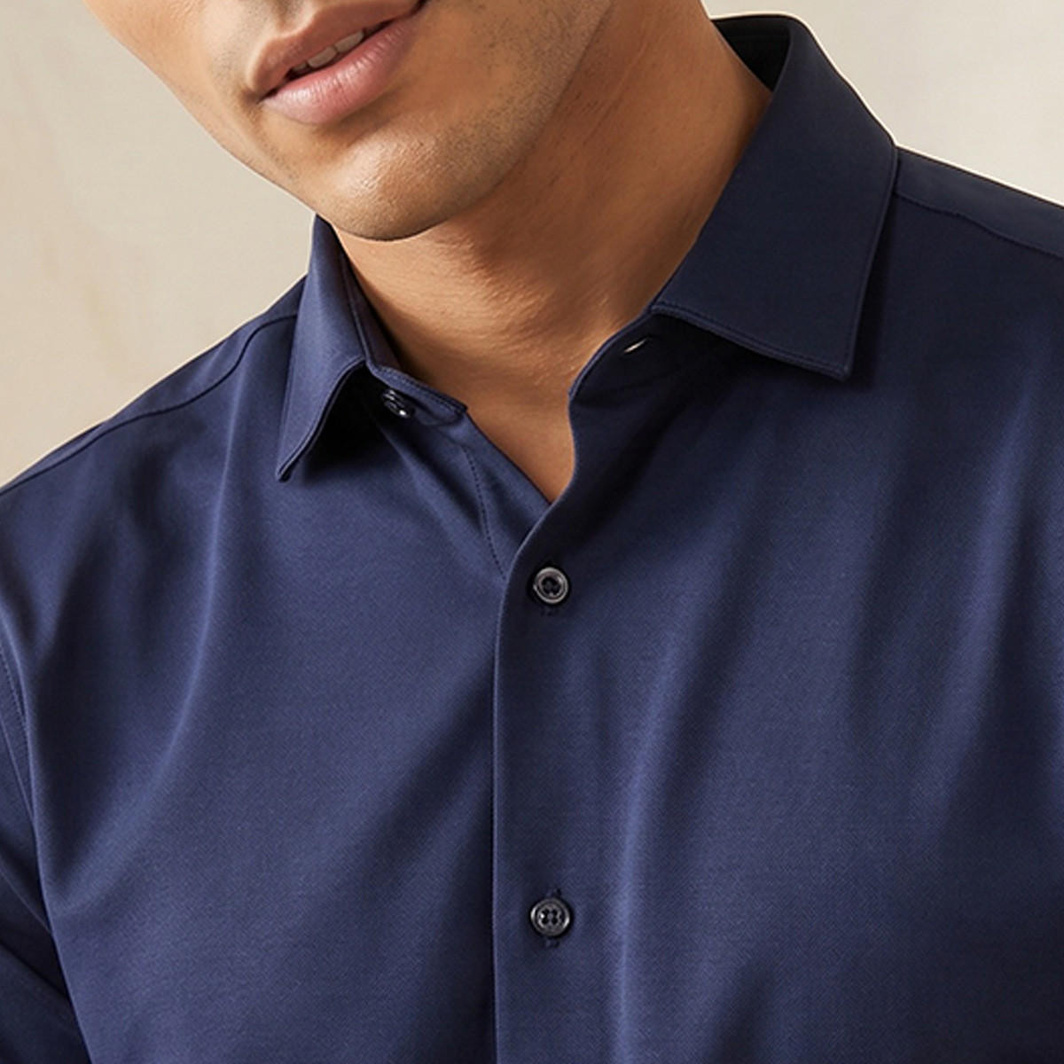 قميص بياقة كلاسيكية وقصة عادية وأكمام قصيرة-men-clothing-shirts-image-6