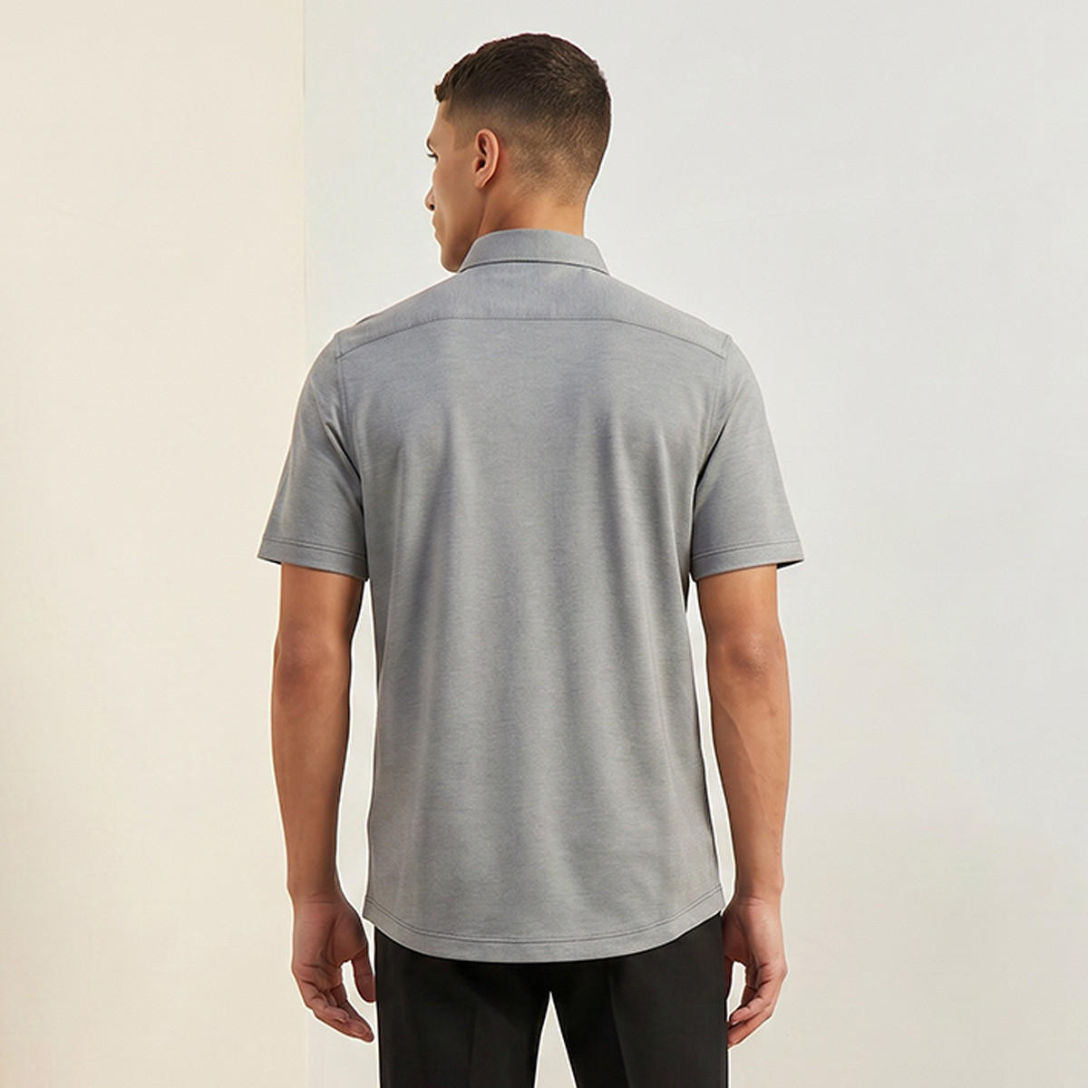 قميص بياقة كلاسيكية وقصة عادية وأكمام قصيرة-men-clothing-shirts-image-3
