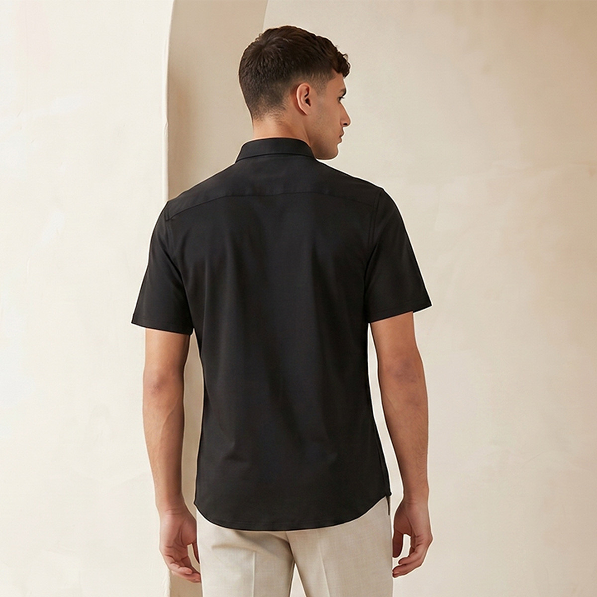 قميص بياقة كلاسيكية وقصة عادية وأكمام قصيرة-men-clothing-shirts-image-4