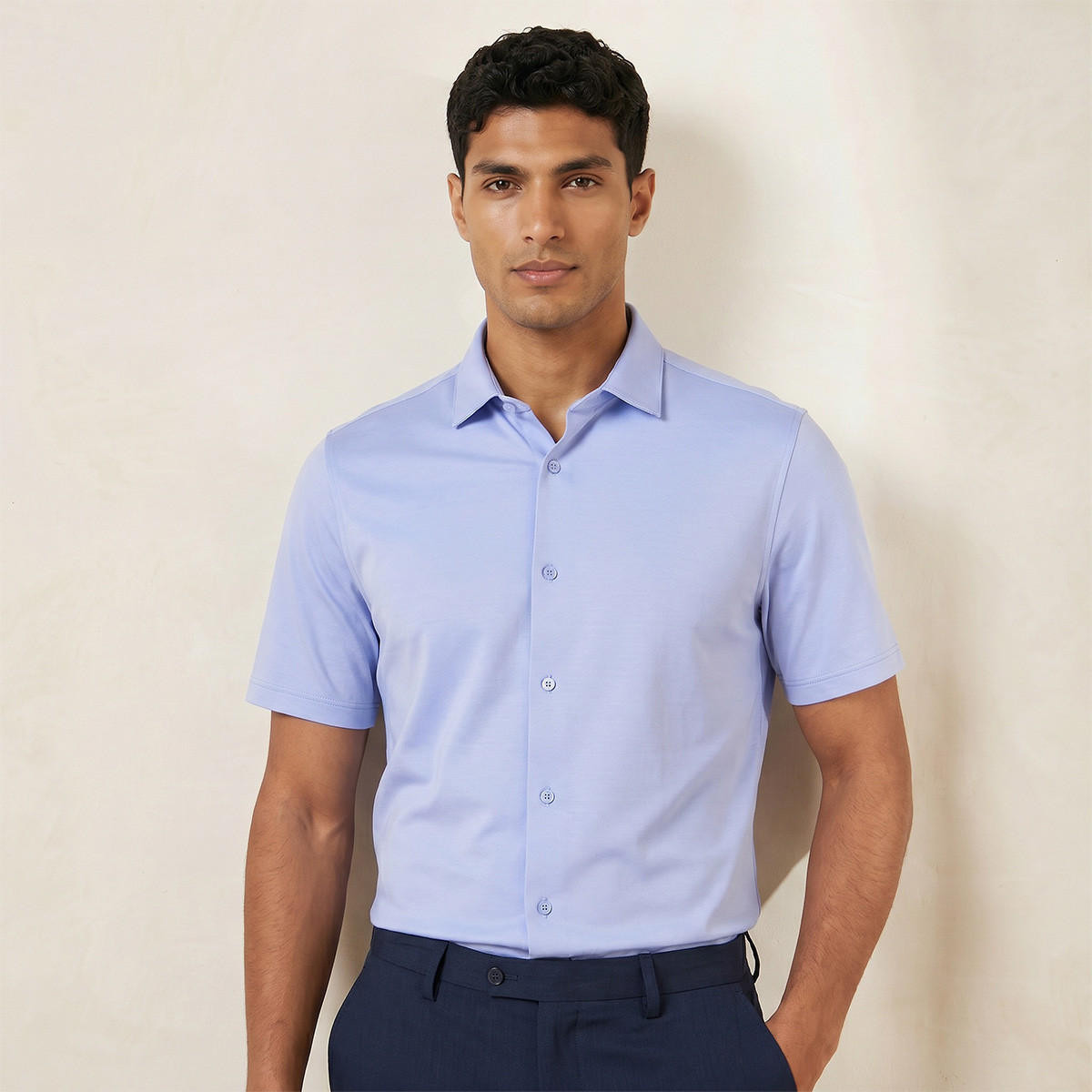 قميص بياقة كلاسيكية وقصة عادية وأكمام قصيرة-men-clothing-shirts-image-1