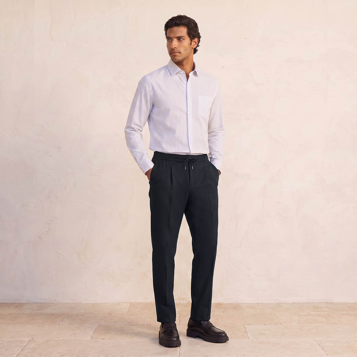 بنطلون رسمي بقصة عادية وكسرات-men-clothing-bottoms-trousersandchinos-trousers-image-2