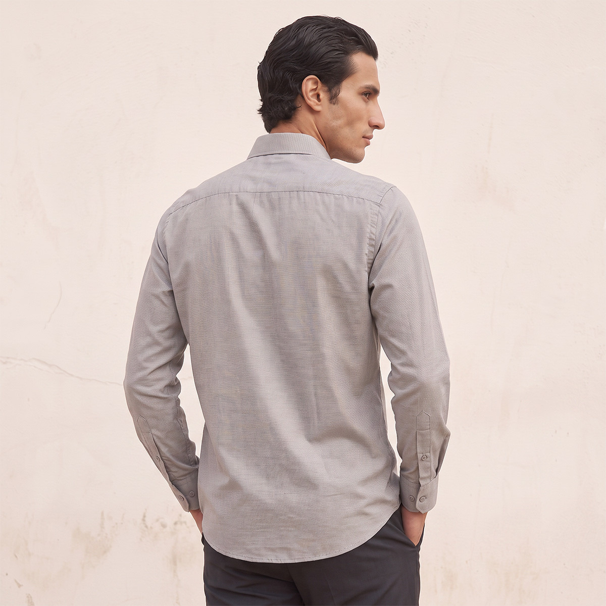 قميص فيلافيل بارز الملمس بقصة عادية وأكمام طويلة-men-clothing-shirts-image-3