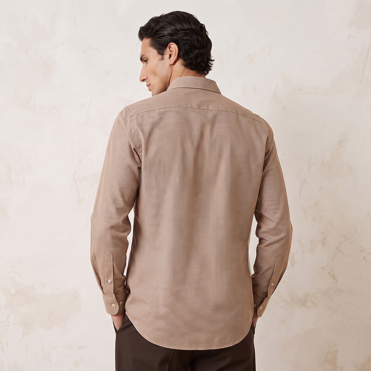 قميص بارز الملمس بأكمام طويلة وقصة عادية-men-clothing-shirts-image-3