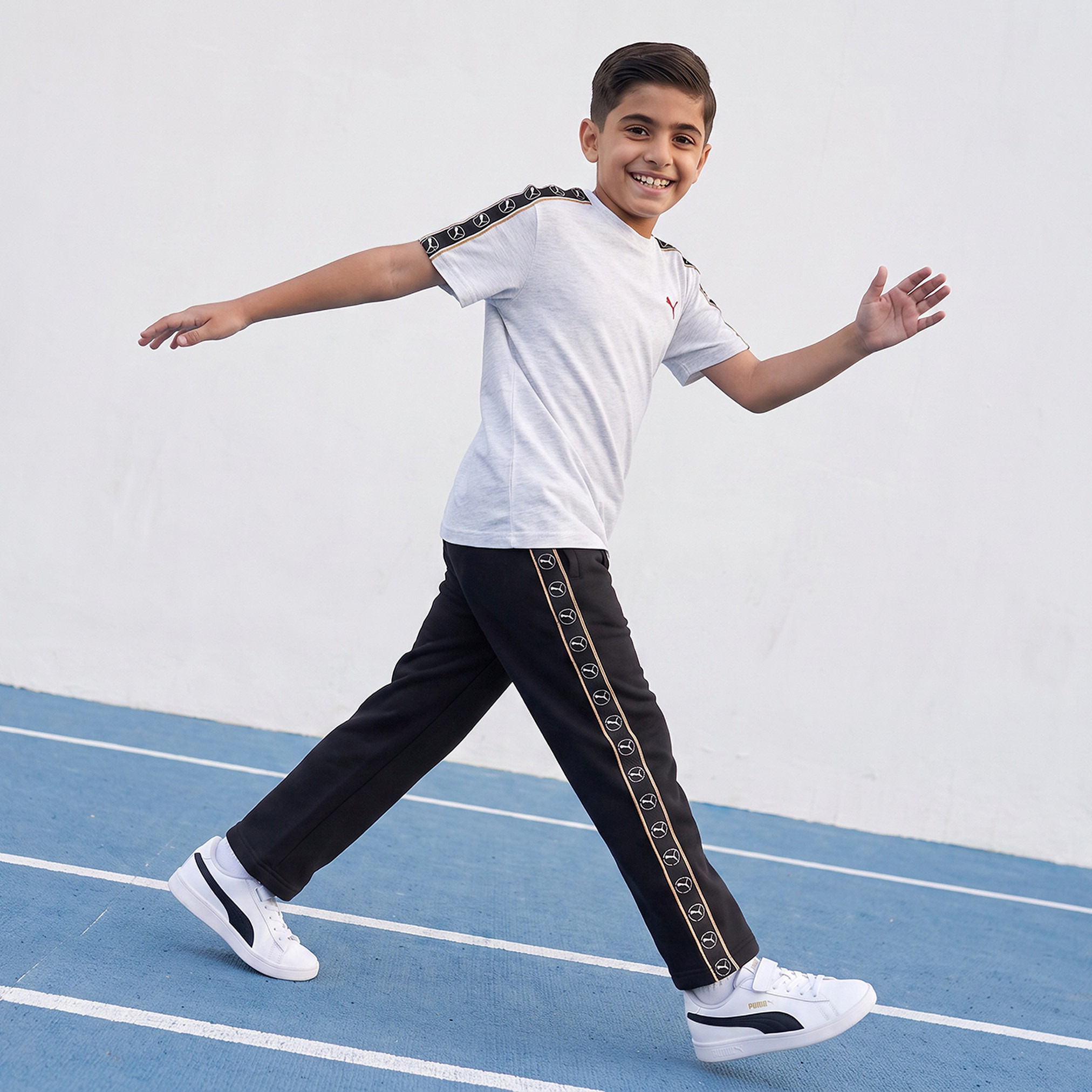 تيشيرت بياقة ضيقة وأكمام قصيرة وشريط بتفاصيل شعار من بوما-sports-boys-clothing-tops-image-5