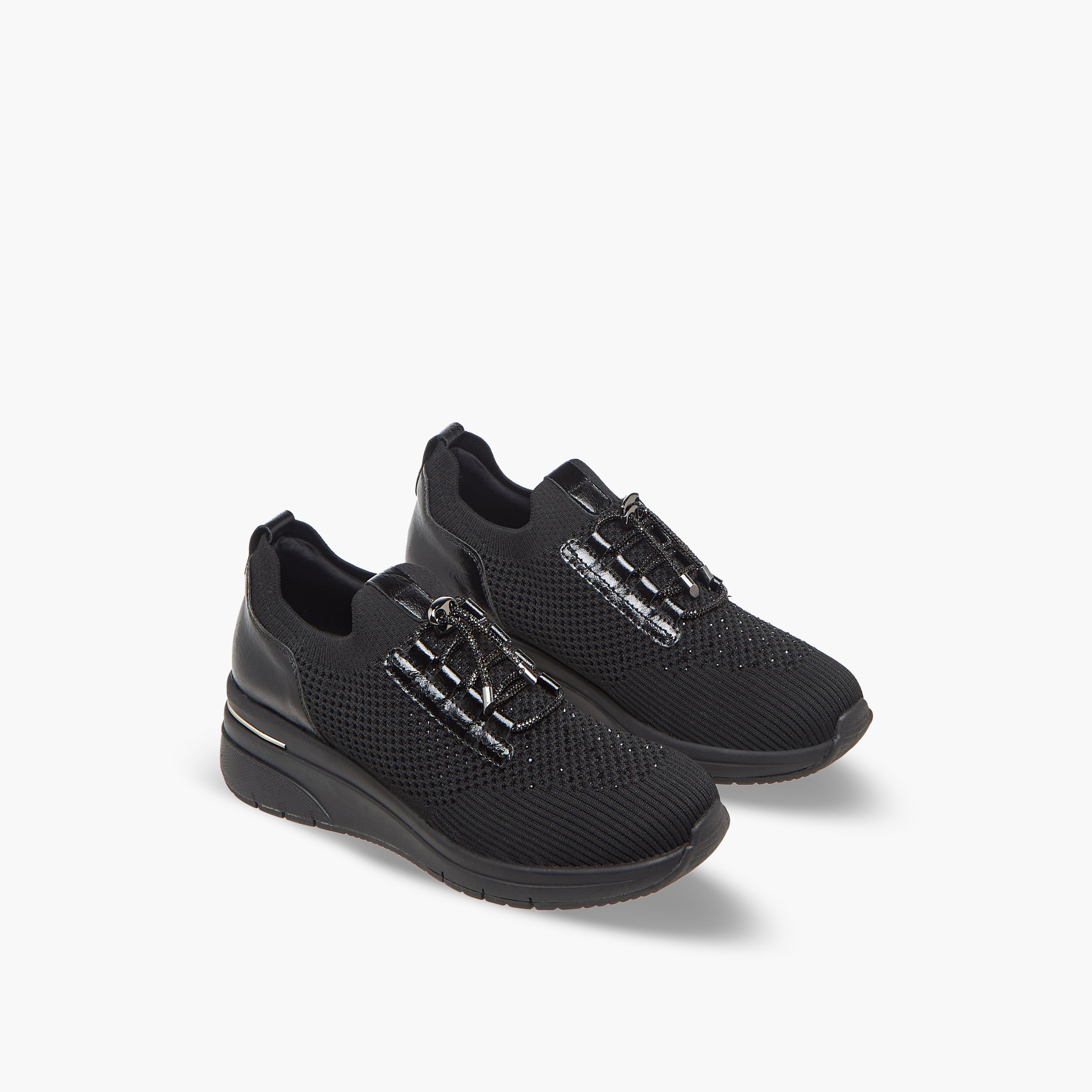 حذاء سنيكرز مزين سهل الارتداء للنساء من لو كونفورت-women-shoes-sneakers-image-1
