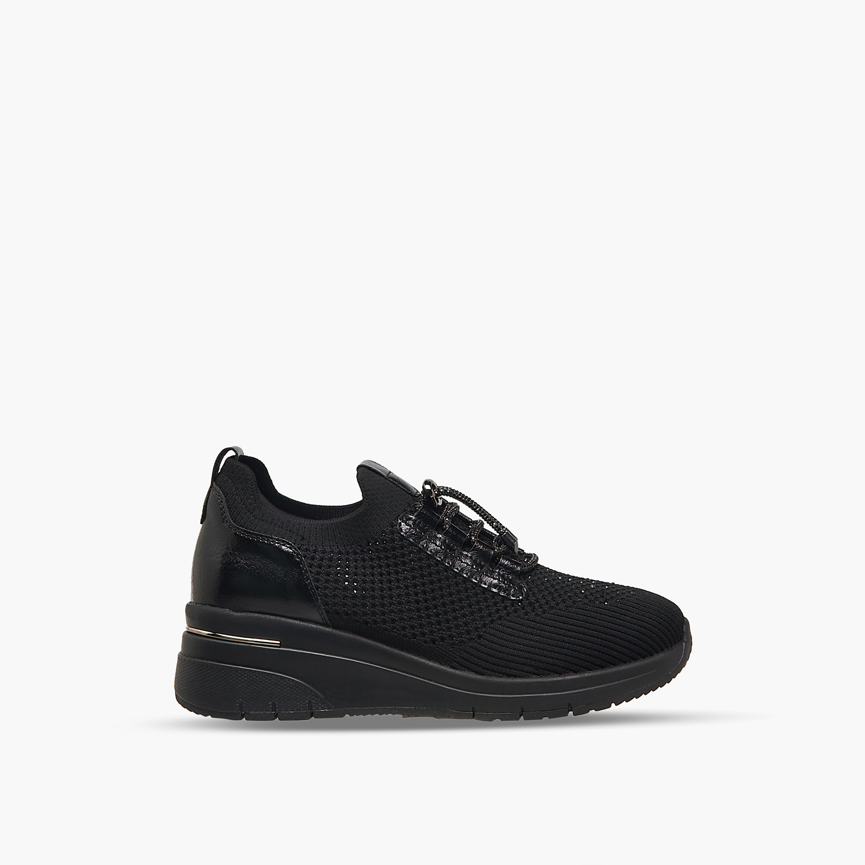 حذاء سنيكرز مزين سهل الارتداء للنساء من لو كونفورت-women-shoes-sneakers-image-4