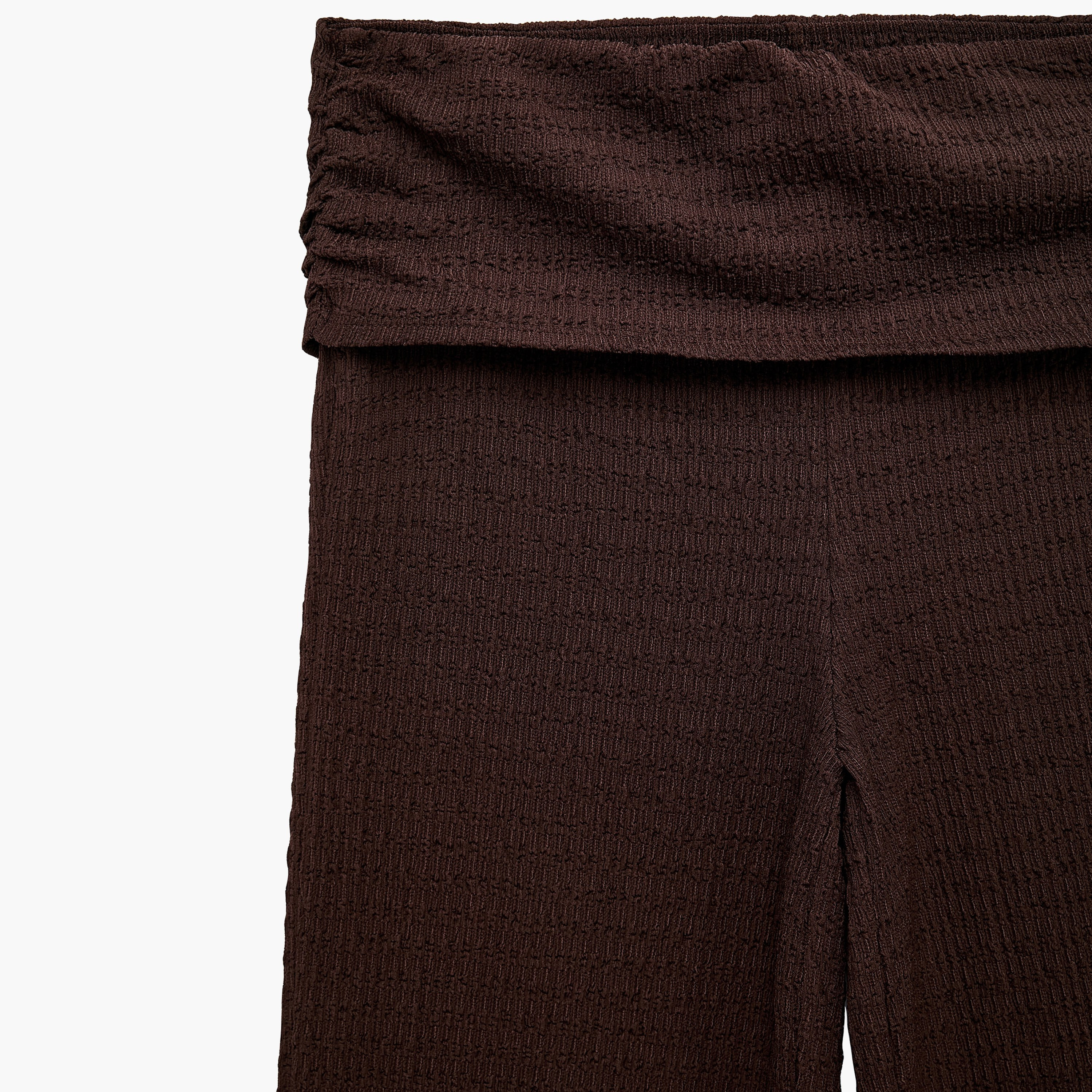بنطال حريمي بخصر مطاطي وقصة أرجل واسعة بنسيج بارز الملمس باللون البني الداكن من كوتون-women-clothing-trousers-image-3