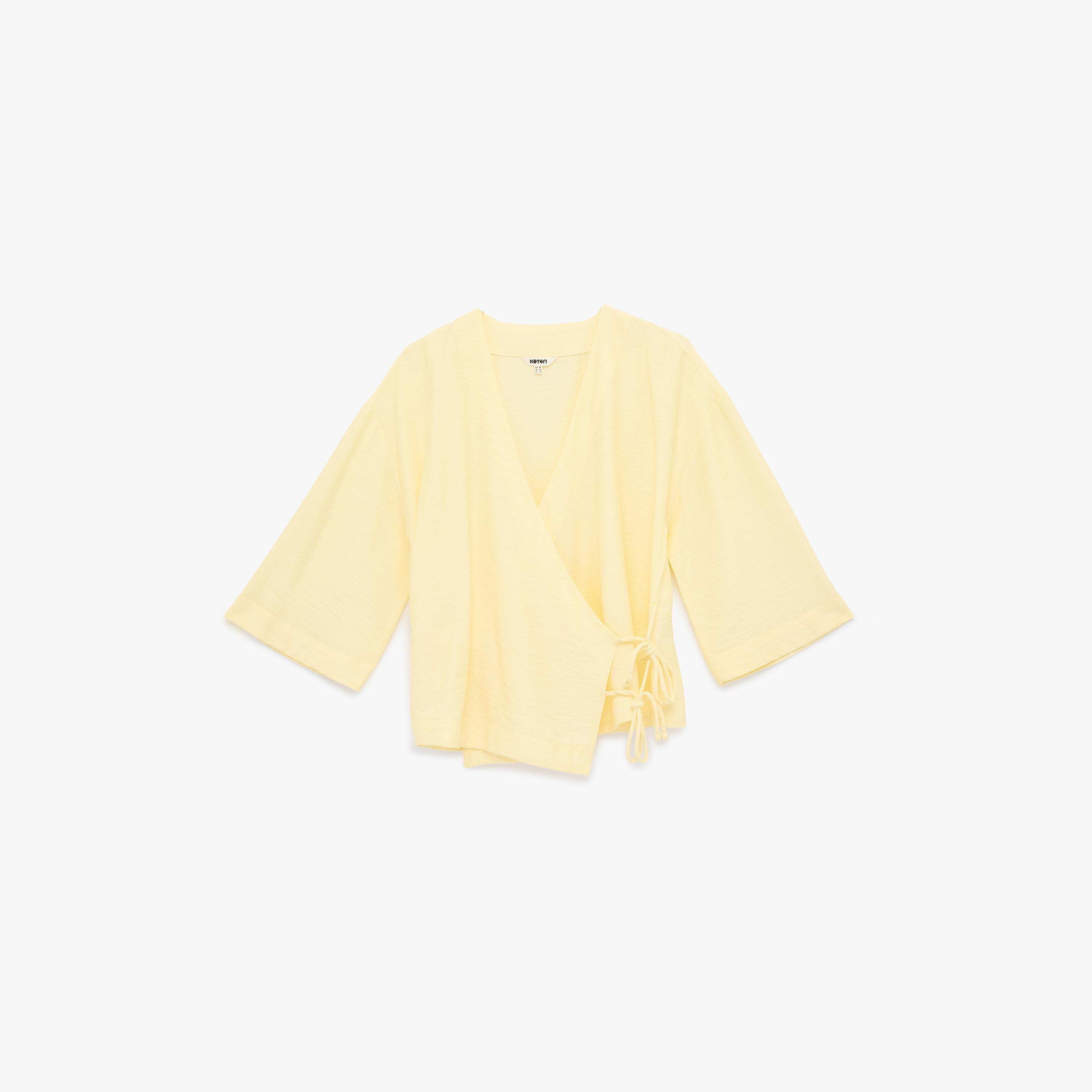 كيمونو نسائي من قماش بارز بفتحة رقبة متقاطعة بلون أصفر من كوتون-women-clothing-shirtsandblouses-blouses-image-3