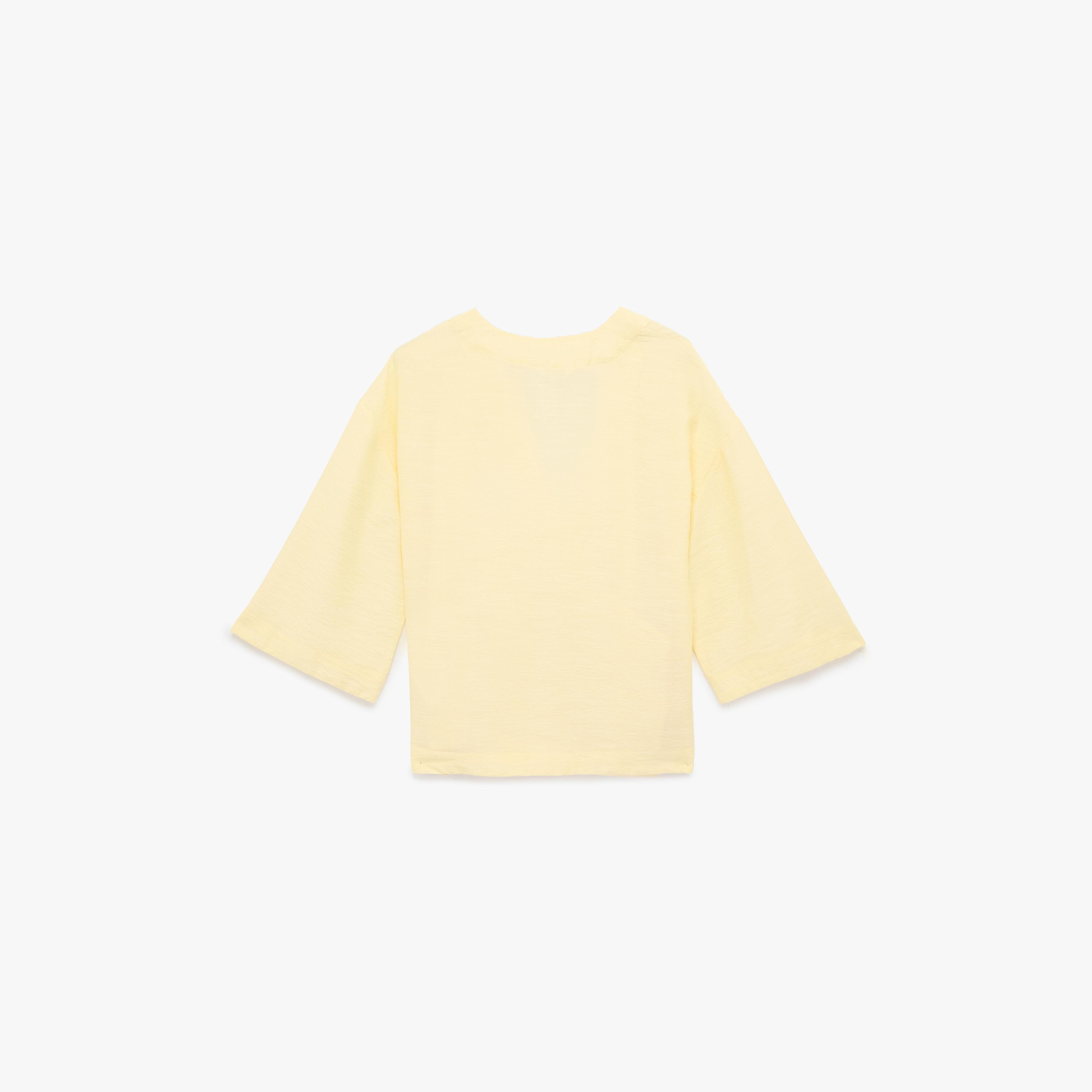 كيمونو نسائي من قماش بارز بفتحة رقبة متقاطعة بلون أصفر من كوتون-women-clothing-shirtsandblouses-blouses-image-4