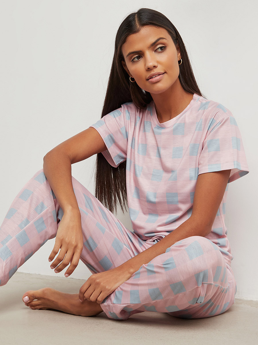مجموعة من تيشيرت مطبوع وبنطلون بيجاما من ستايلي-women-clothing-nightwear-pyjamas-bottoms-image-1