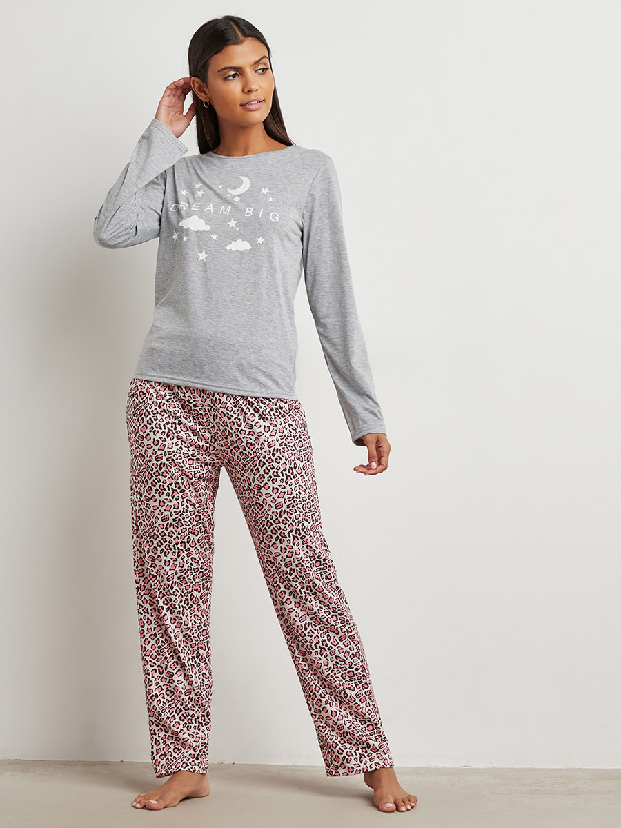 مجموعة من تيشيرت بأكمام طويلة وبنطلون بيجاما من ستايلي-women-clothing-nightwear-pyjamas-bottoms-image-1