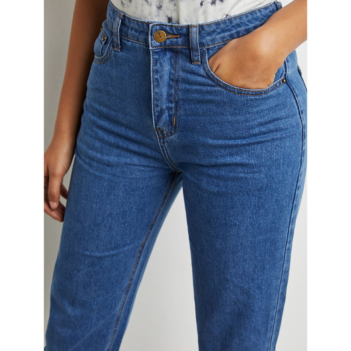 Styli 5-Pocket Construct Straight Leg Jeans-women-clothing-bottoms-jeans-image-3