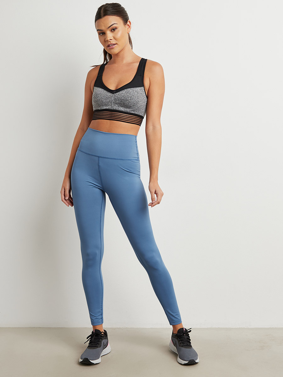 Styli Contrast Striped Hem Sports Bra with Strappy Back-women-clothing-sportswearandactivewear-sportsbras-image-2