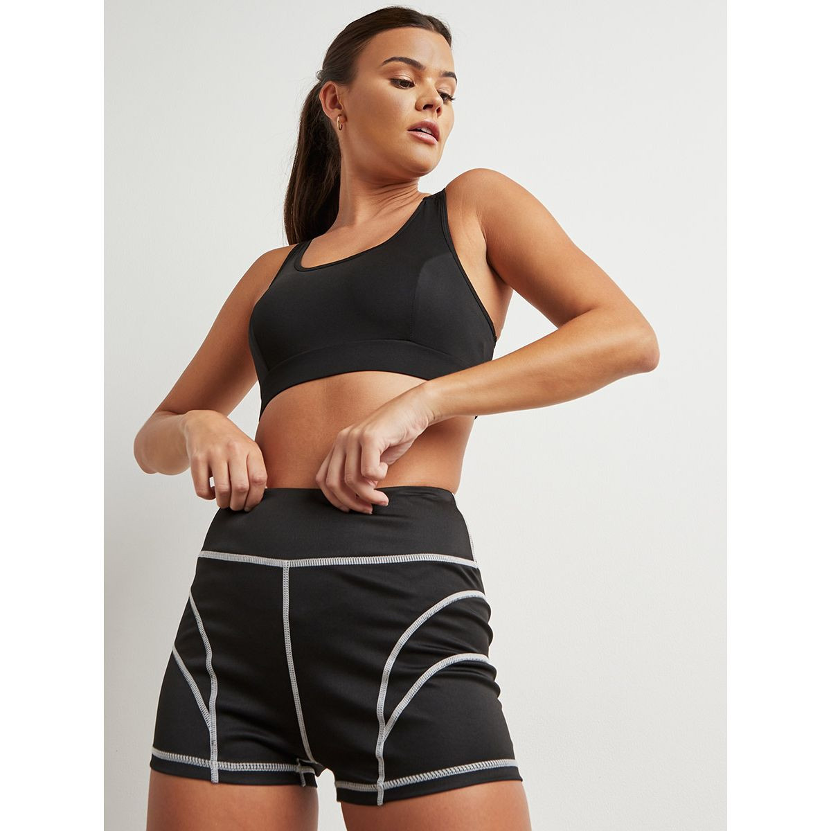 شورت قصير بتفاصيل خياطة من ستايلي-women-clothing-shorts-image-2