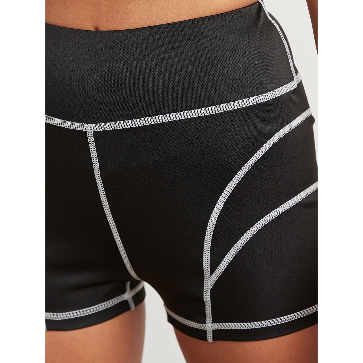 شورت قصير بتفاصيل خياطة من ستايلي-women-clothing-shorts-image-4
