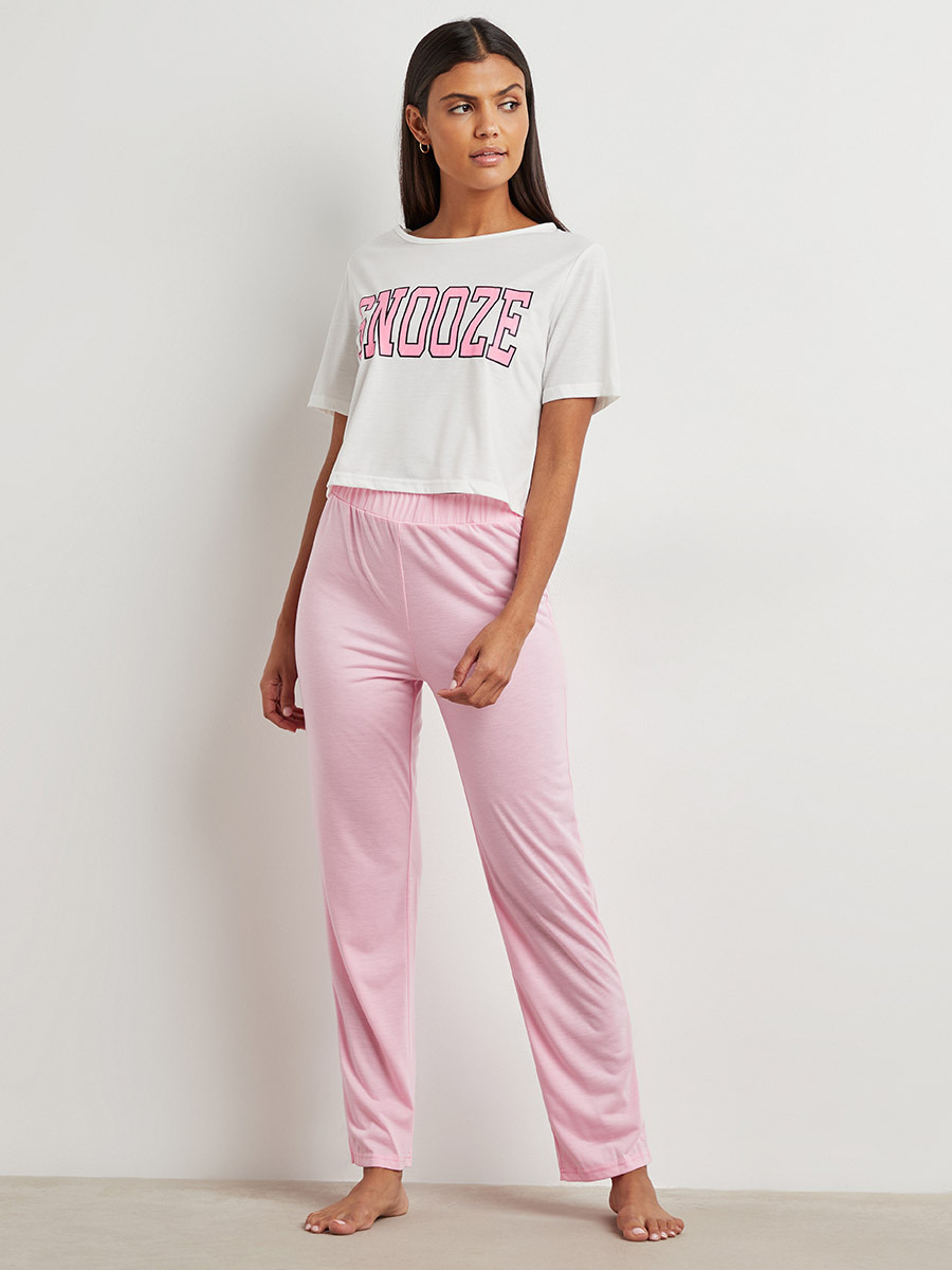 مجموعة من تيشيرت مطبوع وبنطلون بيجاما من ستايلي-women-clothing-nightwear-pyjamas-bottoms-image-1