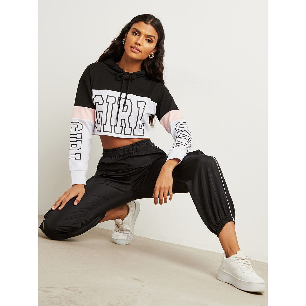 هودي مطبوع بقصة قصيرة من ستايلي-women-clothing-hoodiesandsweatshirts-hoodies-image-3