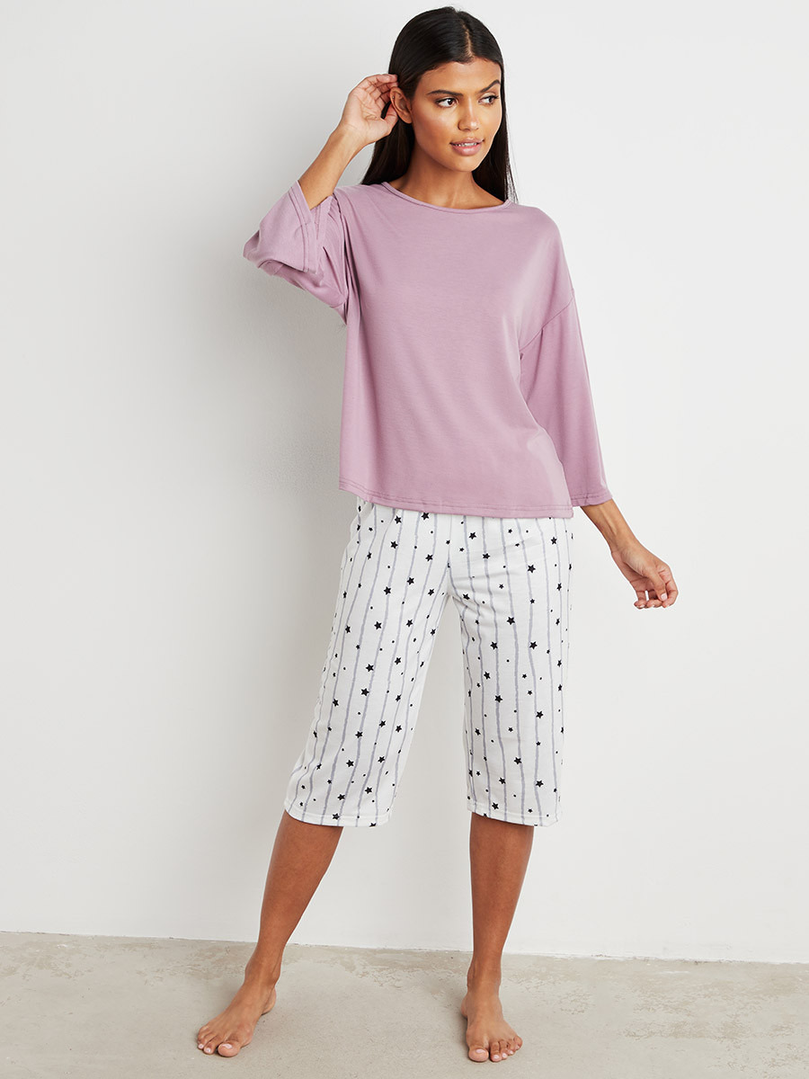 مجموعة من تيشيرت وبنطلون كابري من ستايلي-women-clothing-nightwear-pyjamas-bottoms-image-1
