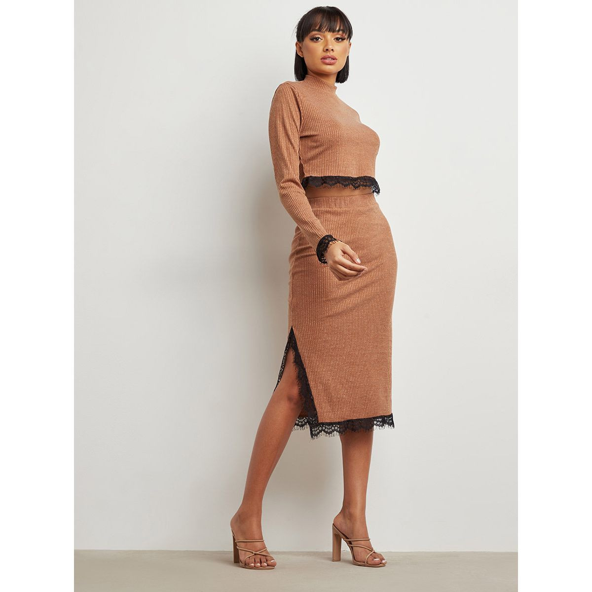مجموعة من بلوزة قصيرة وتنورة ميدي من ستايلي-women-clothing-bottoms-skirts-image-1