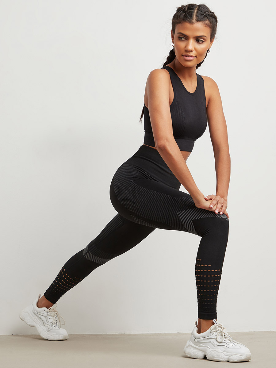 صدرية رياضية بتفاصيل خلفية من ستايلي-women-clothing-sportswearandactivewear-sportsbras-image-2