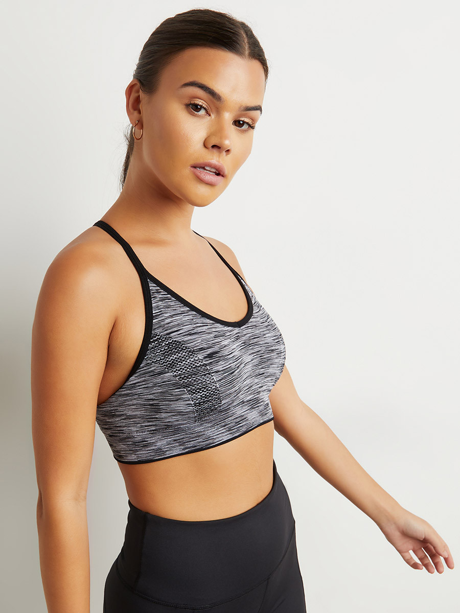 صدرية رياضية بتفاصيل خلفية من ستايلي-women-clothing-sportswearandactivewear-sportsbras-image-5