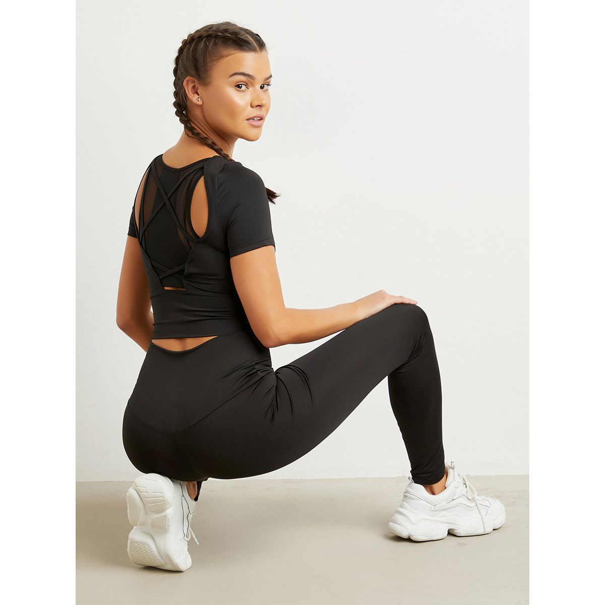 Styli Back Strap Detail Active Crop Top-women-clothing-sportswearandactivewear-tshirtsandvests-image-1