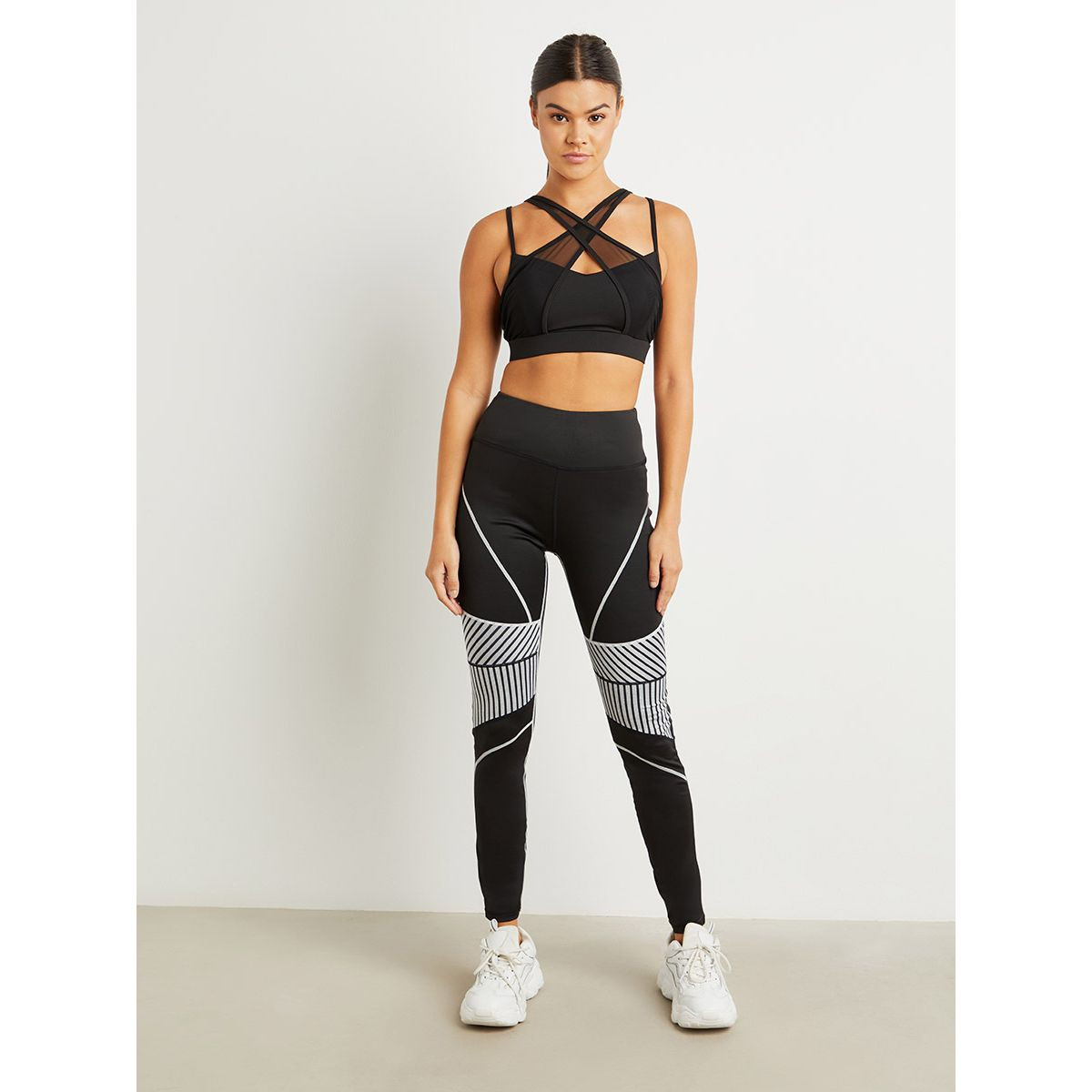 صدرية رياضية بتفاصيل شبكية من ستايلي-women-clothing-sportswearandactivewear-sportsbras-image-2